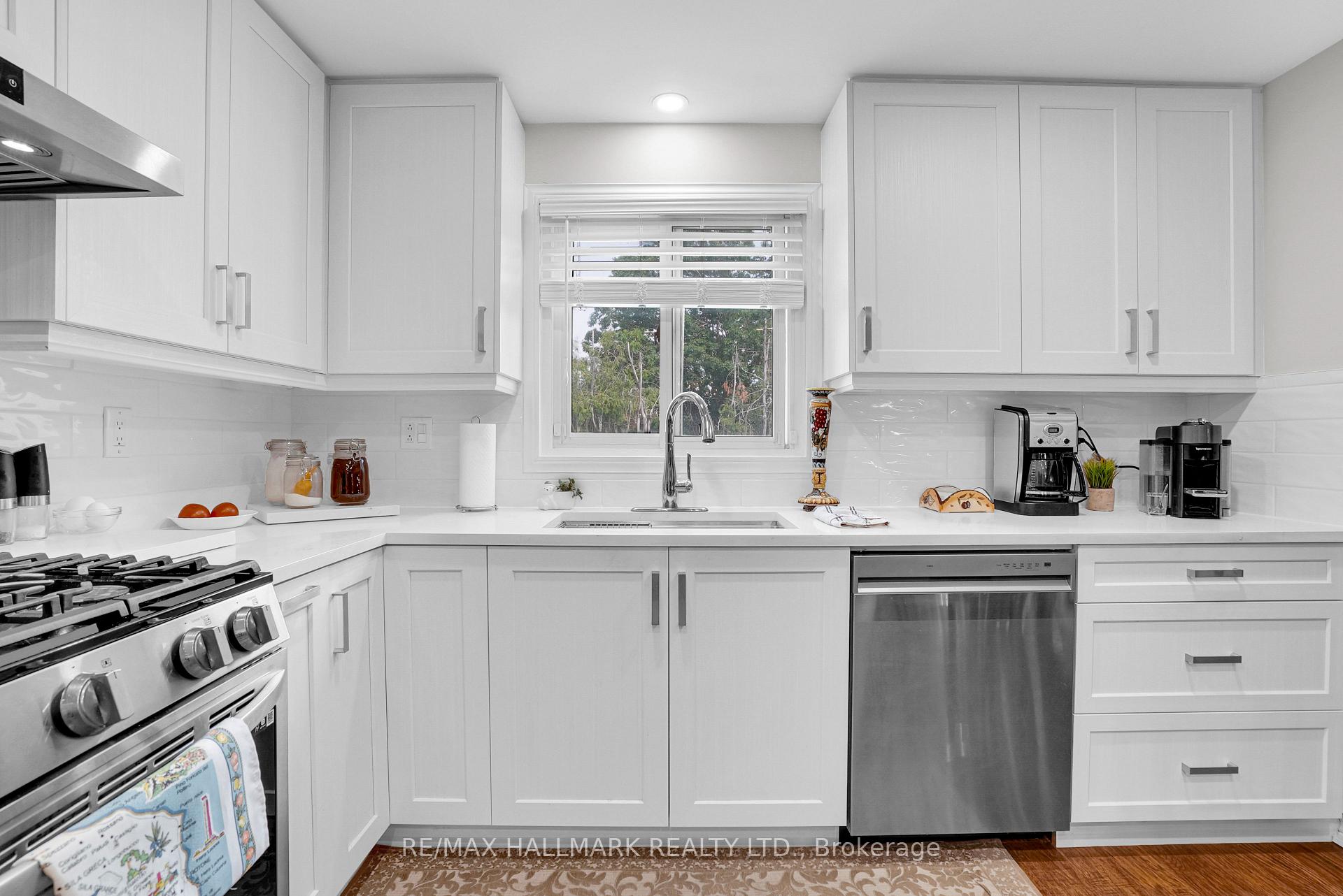 Photo 16 of 36 Ridgeway Avenue, Barrie, Allandale Heights — HOMEH