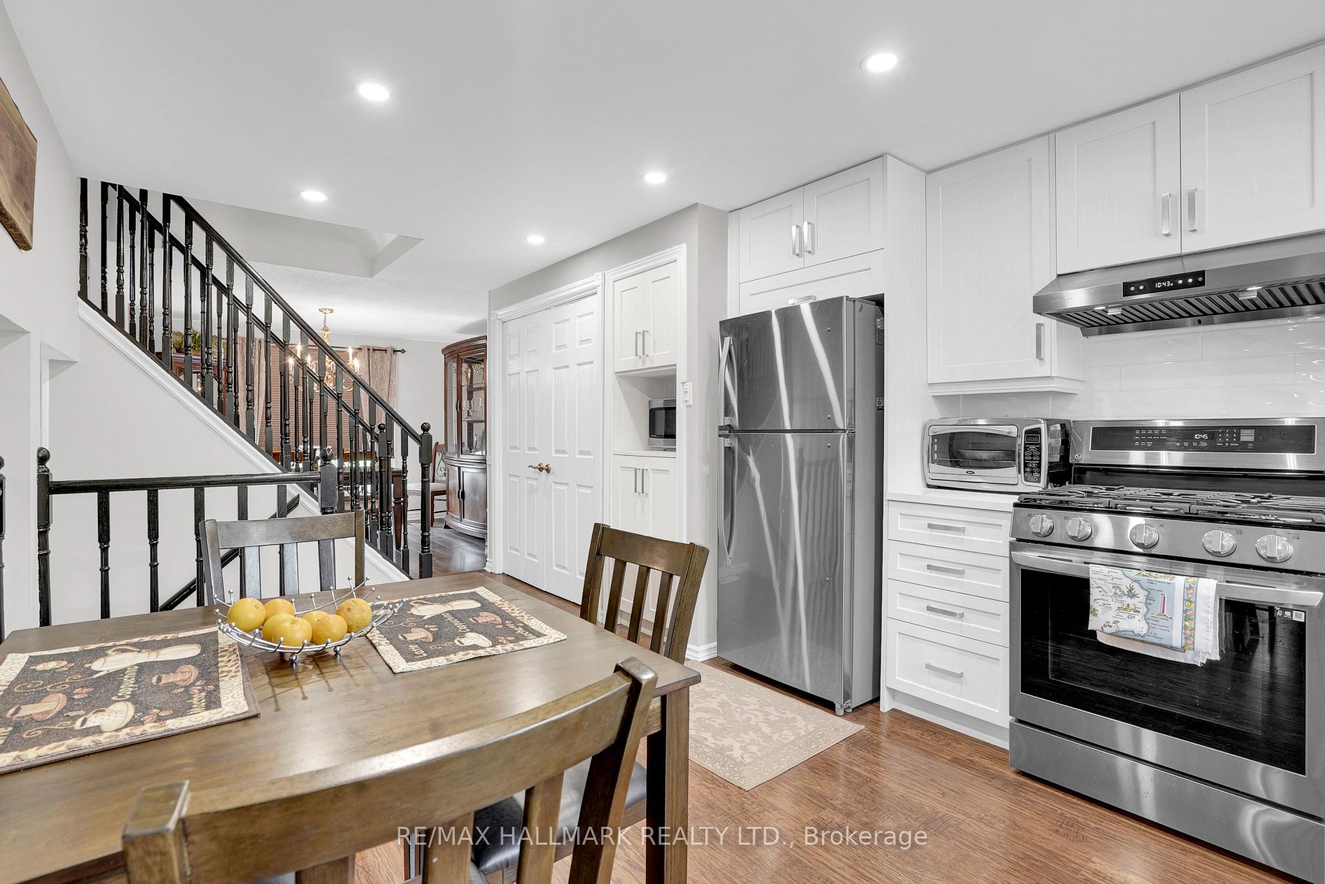 Photo 18 of 36 Ridgeway Avenue, Barrie, Allandale Heights — HOMEH