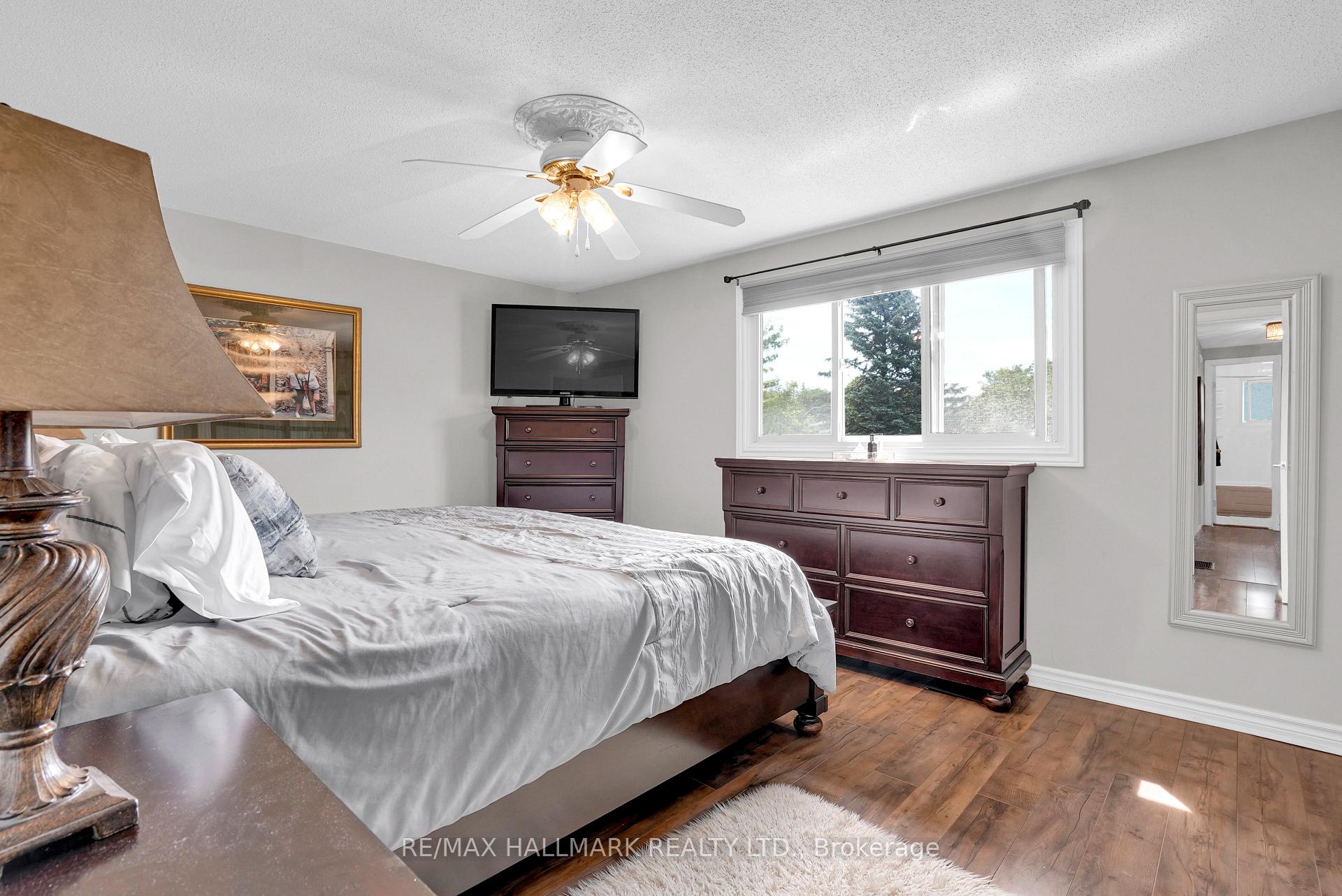 Photo 23 of 36 Ridgeway Avenue, Barrie, Allandale Heights — HOMEH
