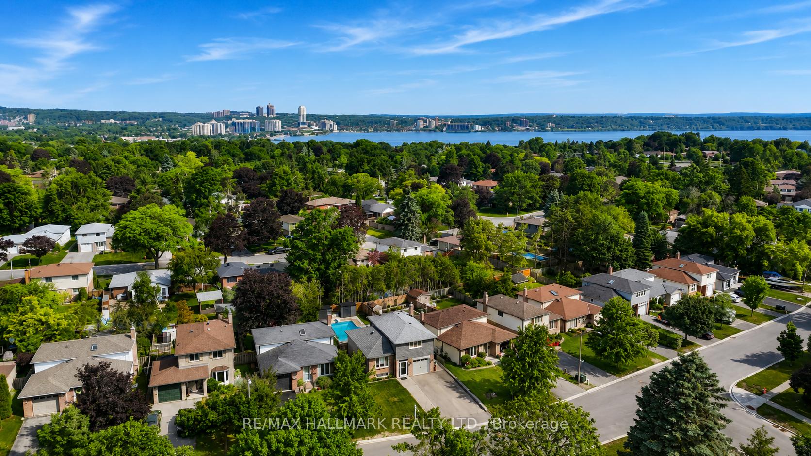 Photo 34 of 36 Ridgeway Avenue, Barrie, Allandale Heights — HOMEH