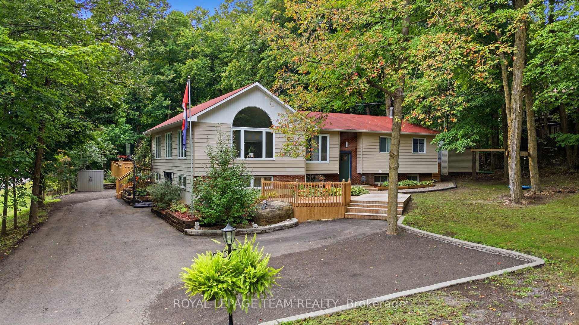 Photo of 6388 Third Line Road