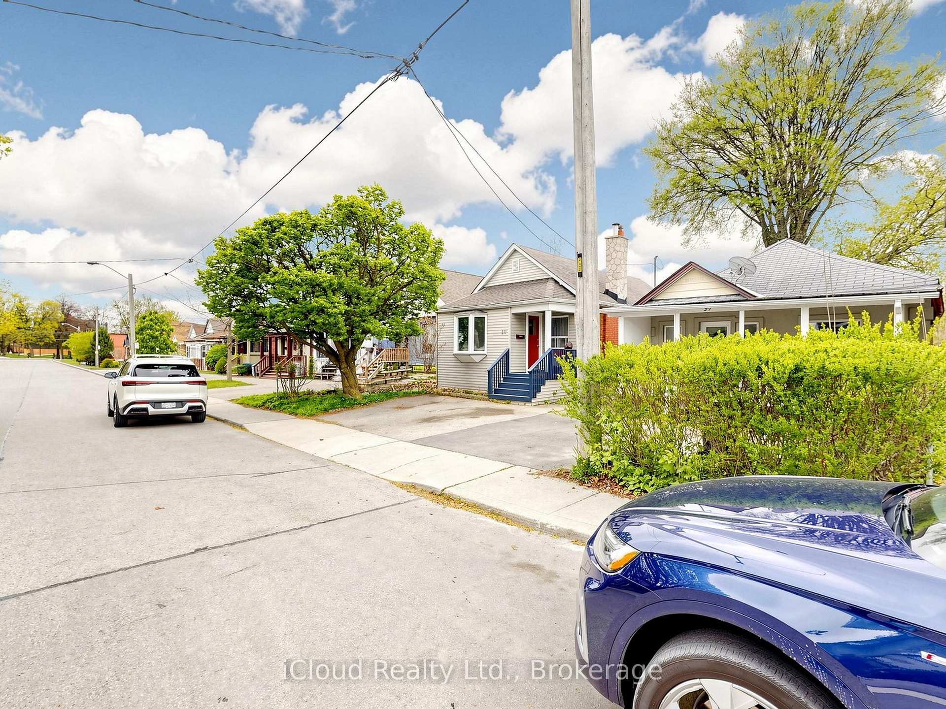 Photo 2 of 32 Seventeenth Street, Etobicoke, New Toronto — HOMEH