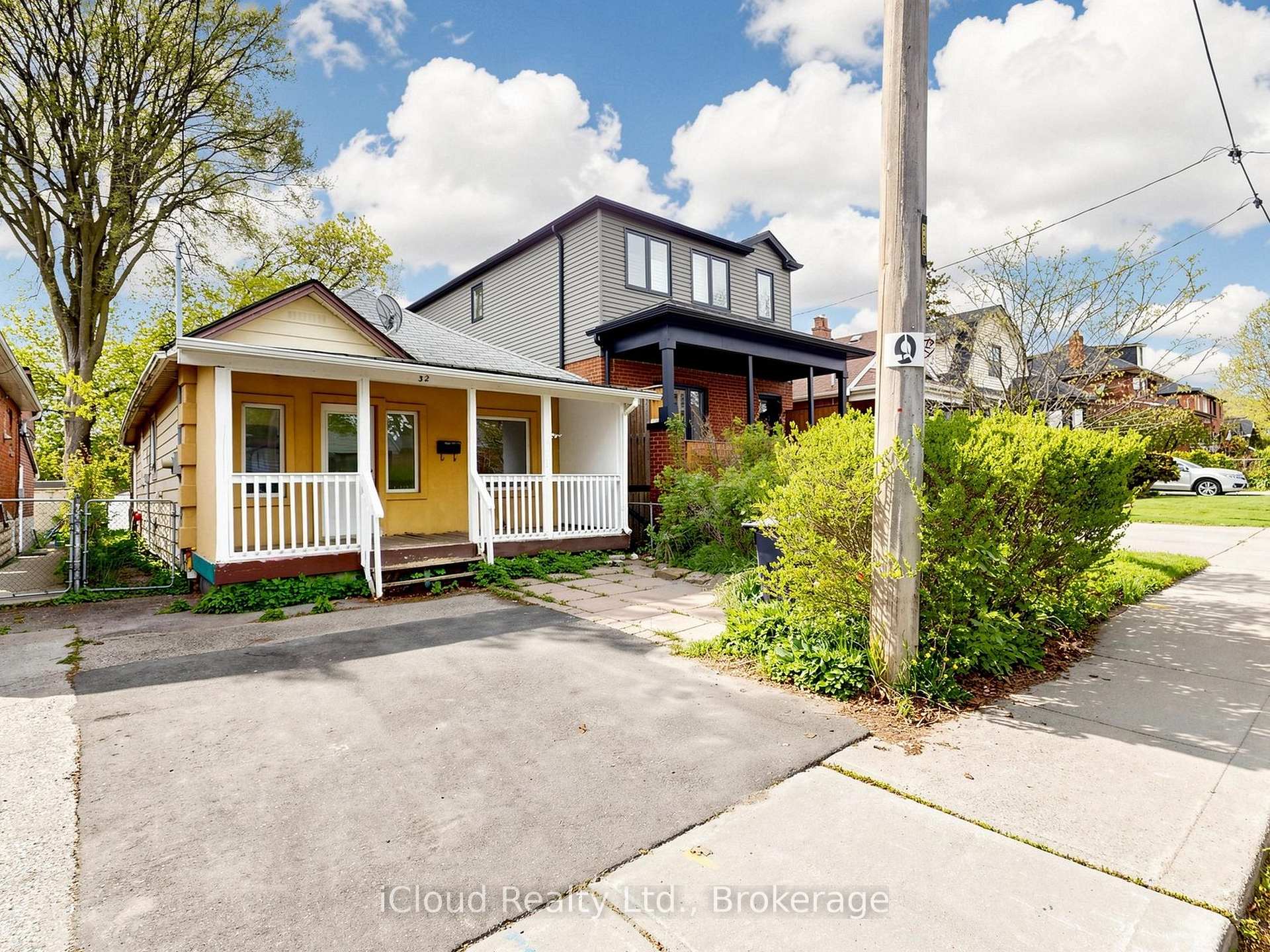 Photo 3 of 32 Seventeenth Street, Etobicoke, New Toronto — HOMEH