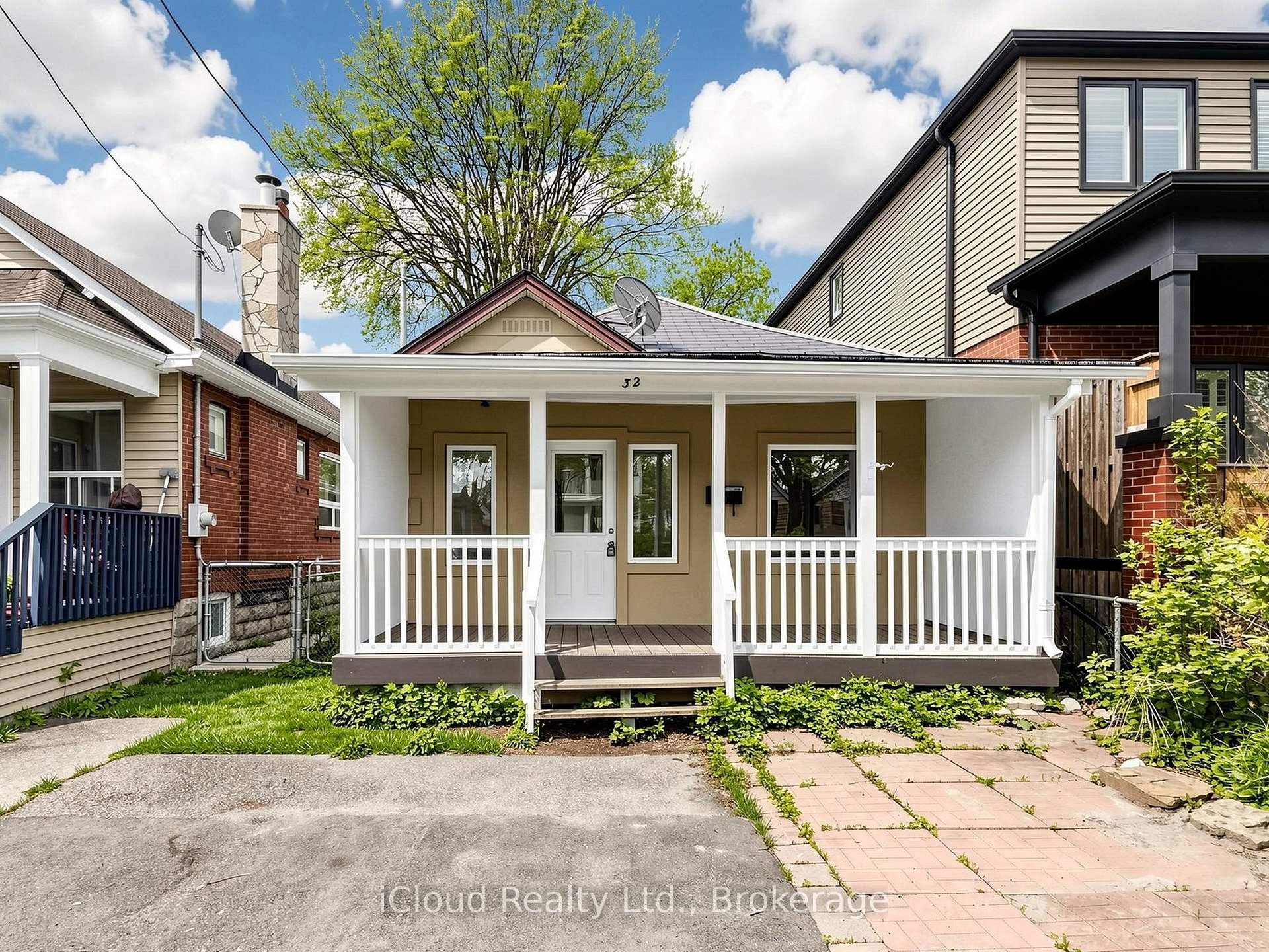 Photo 9 of 32 Seventeenth Street, Etobicoke, New Toronto — HOMEH