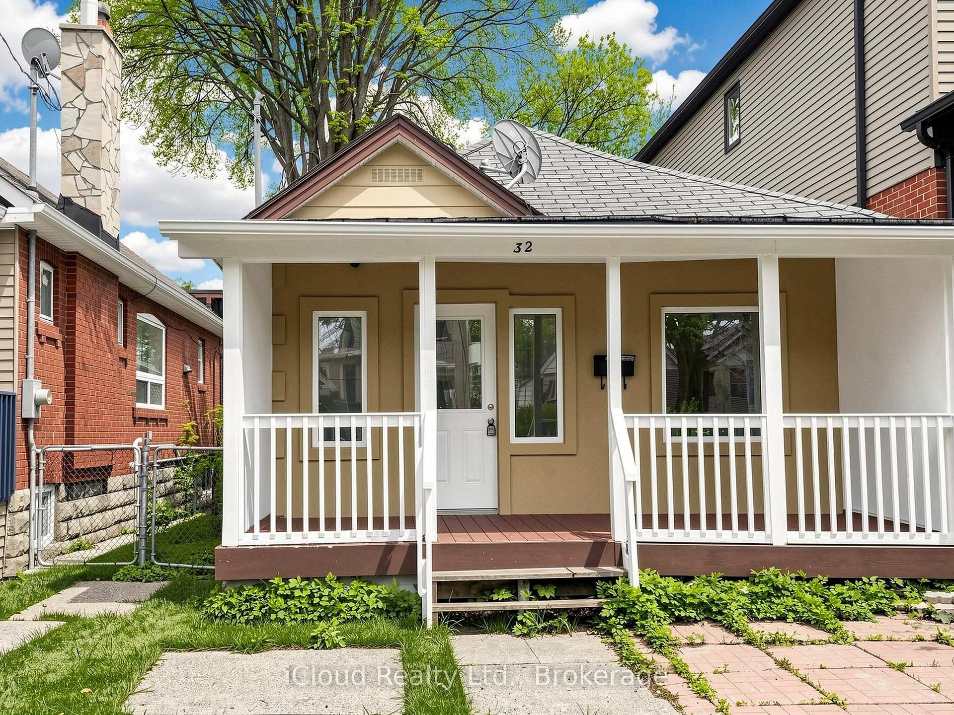 Photo 10 of 32 Seventeenth Street, Etobicoke, New Toronto — HOMEH