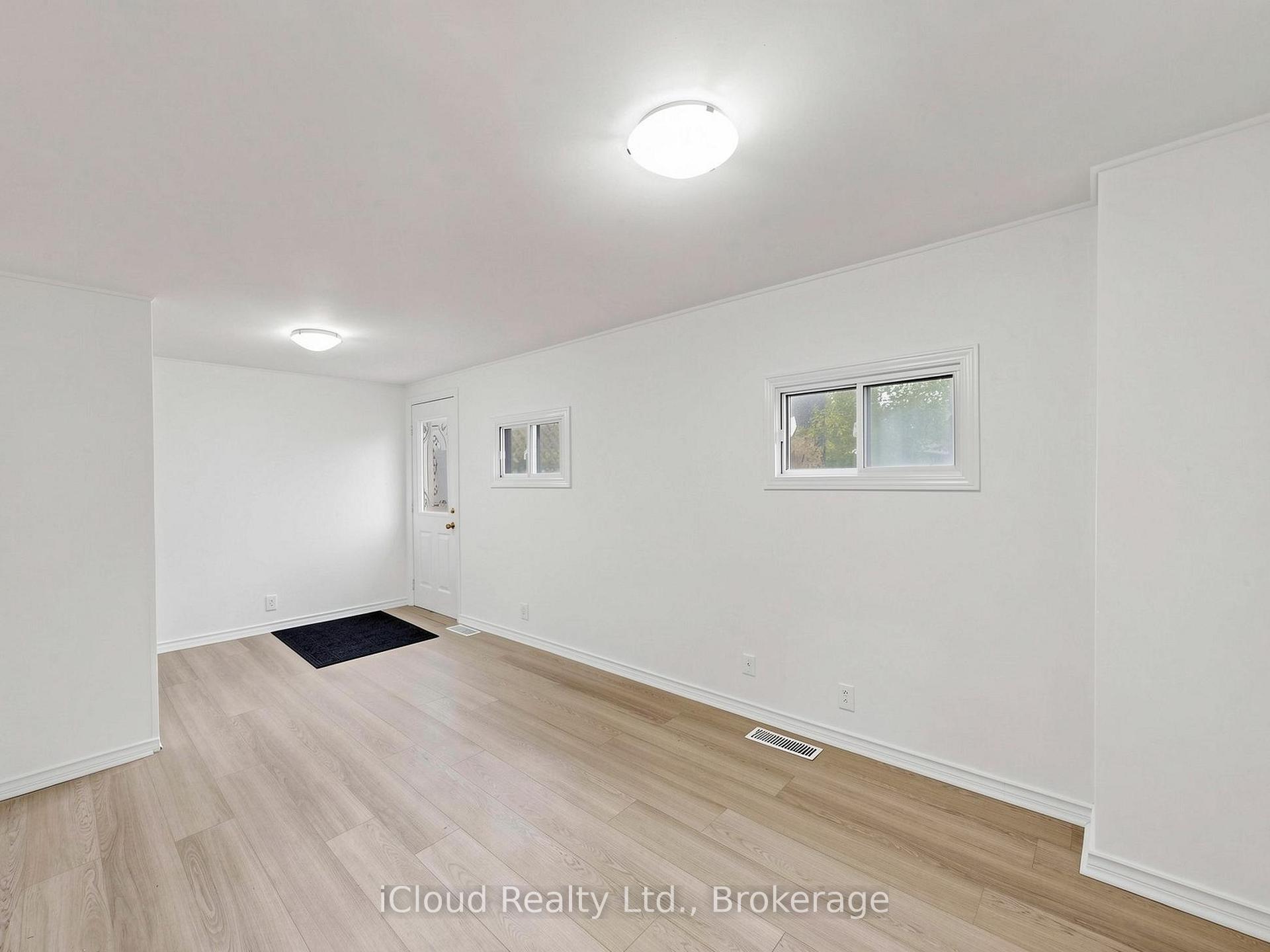 Photo 11 of 32 Seventeenth Street, Etobicoke, New Toronto — HOMEH