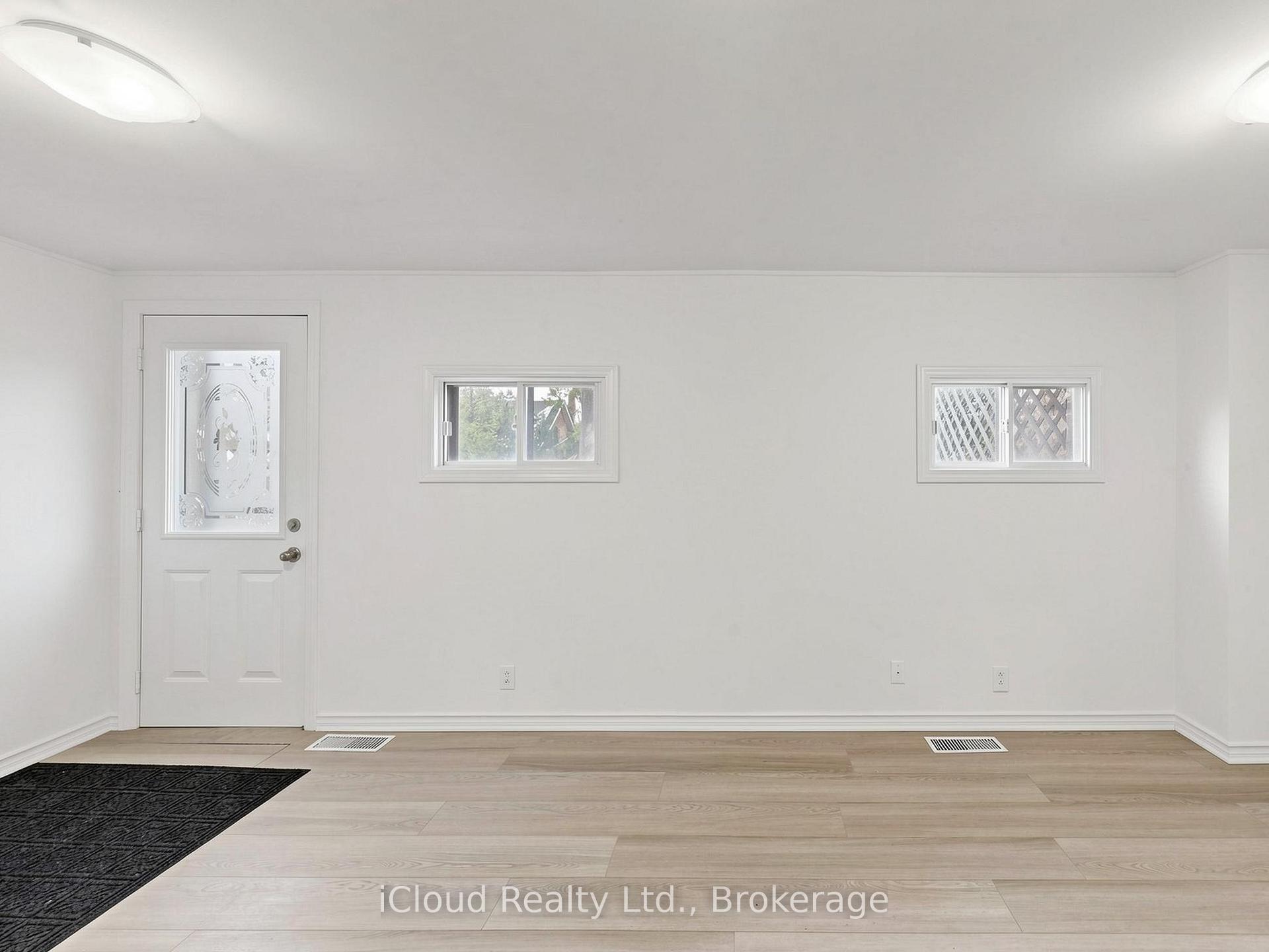 Photo 12 of 32 Seventeenth Street, Etobicoke, New Toronto — HOMEH