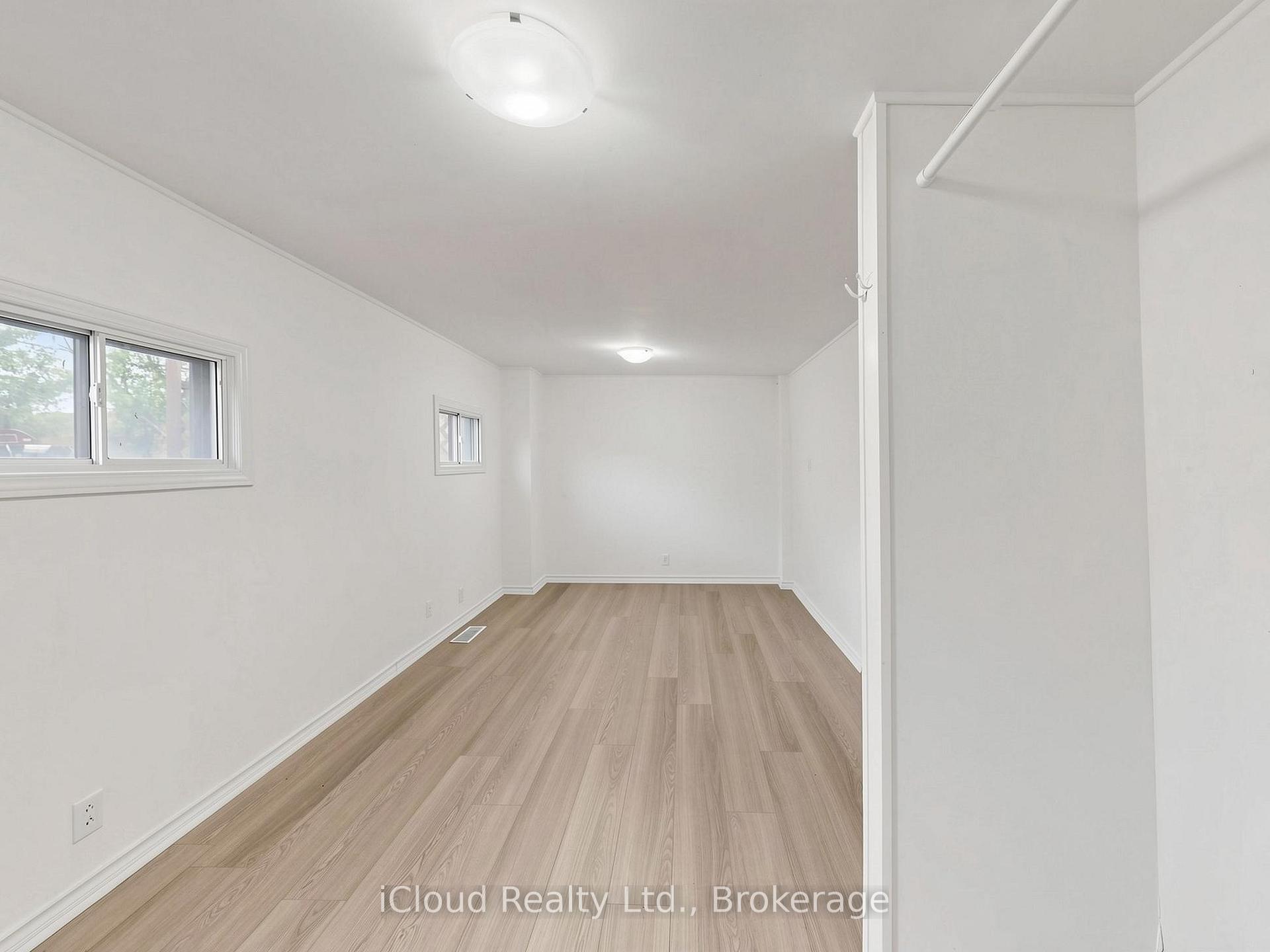 Photo 15 of 32 Seventeenth Street, Etobicoke, New Toronto — HOMEH