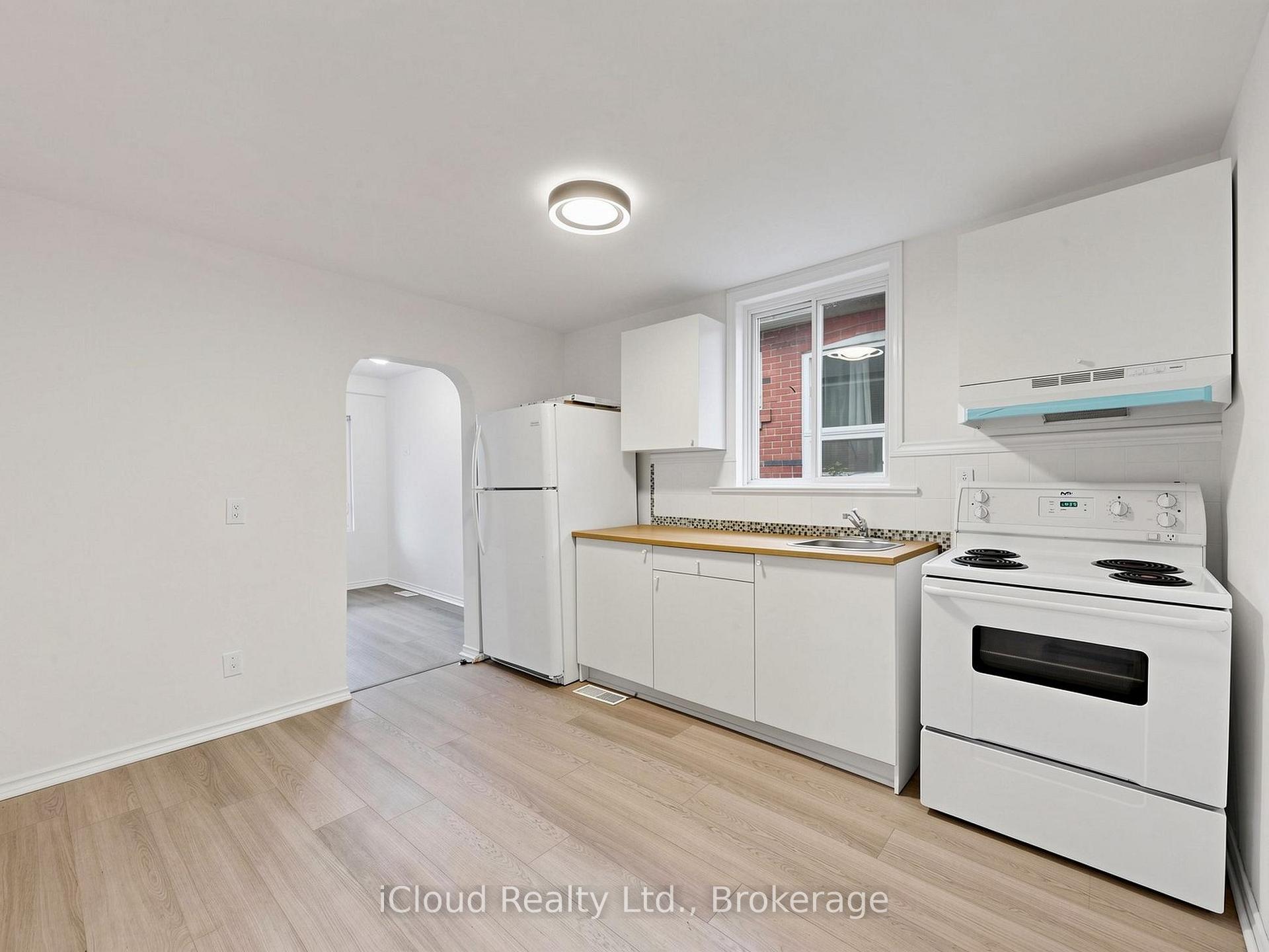 Photo 17 of 32 Seventeenth Street, Etobicoke, New Toronto — HOMEH