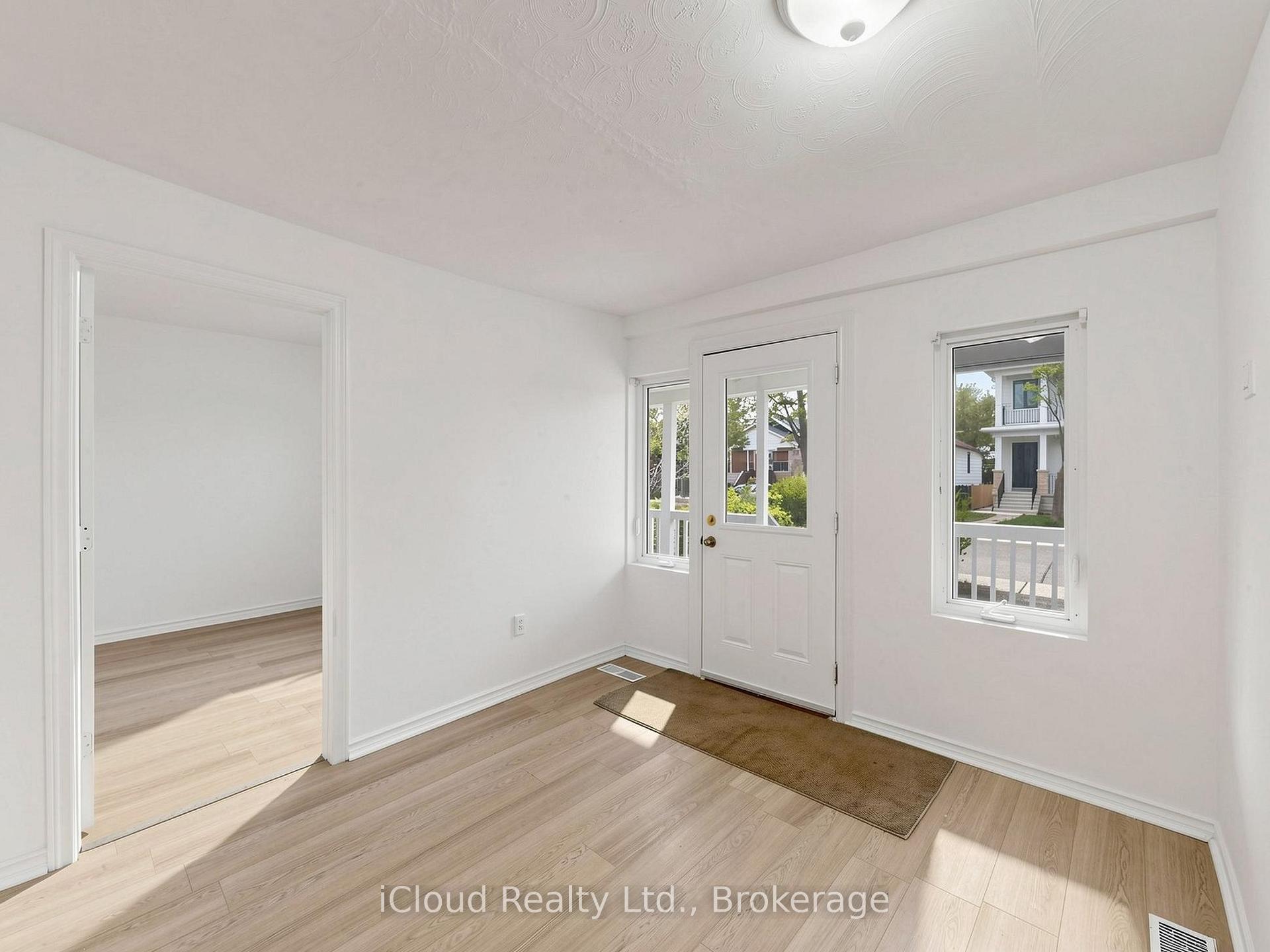 Photo 20 of 32 Seventeenth Street, Etobicoke, New Toronto — HOMEH