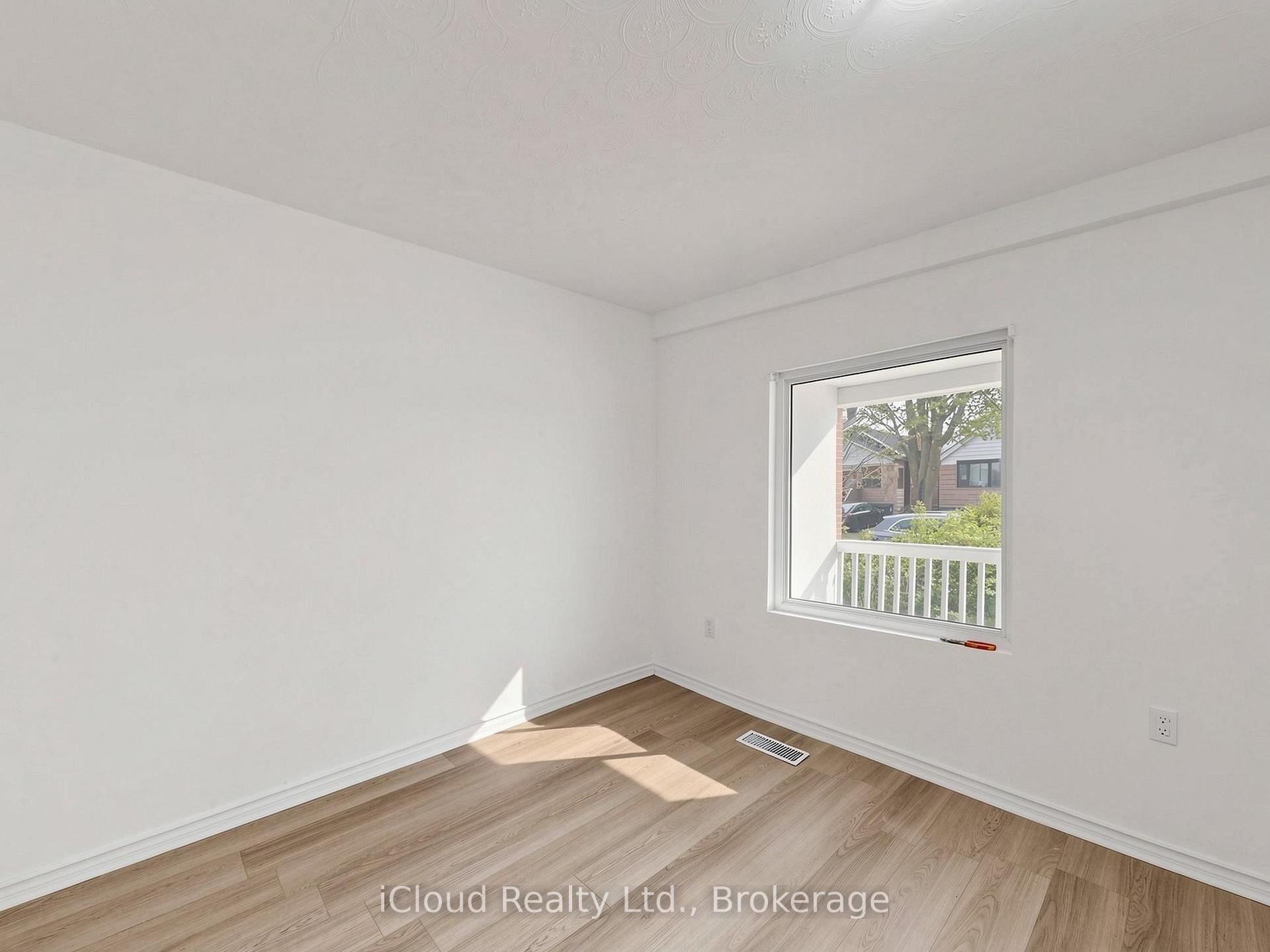 Photo 23 of 32 Seventeenth Street, Etobicoke, New Toronto — HOMEH