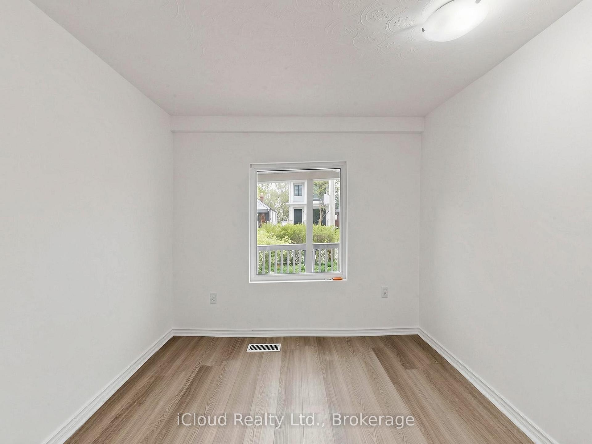 Photo 24 of 32 Seventeenth Street, Etobicoke, New Toronto — HOMEH