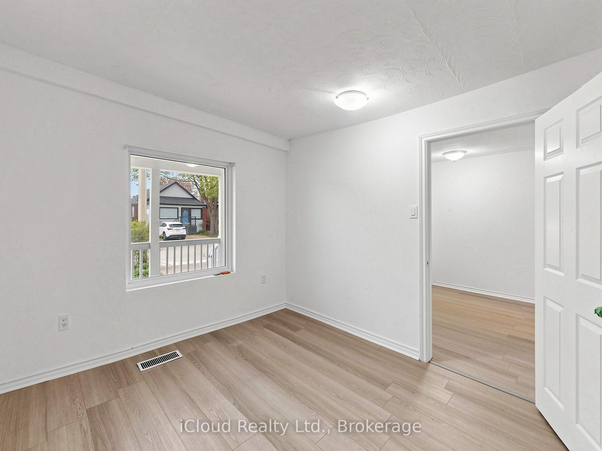 Photo 25 of 32 Seventeenth Street, Etobicoke, New Toronto — HOMEH