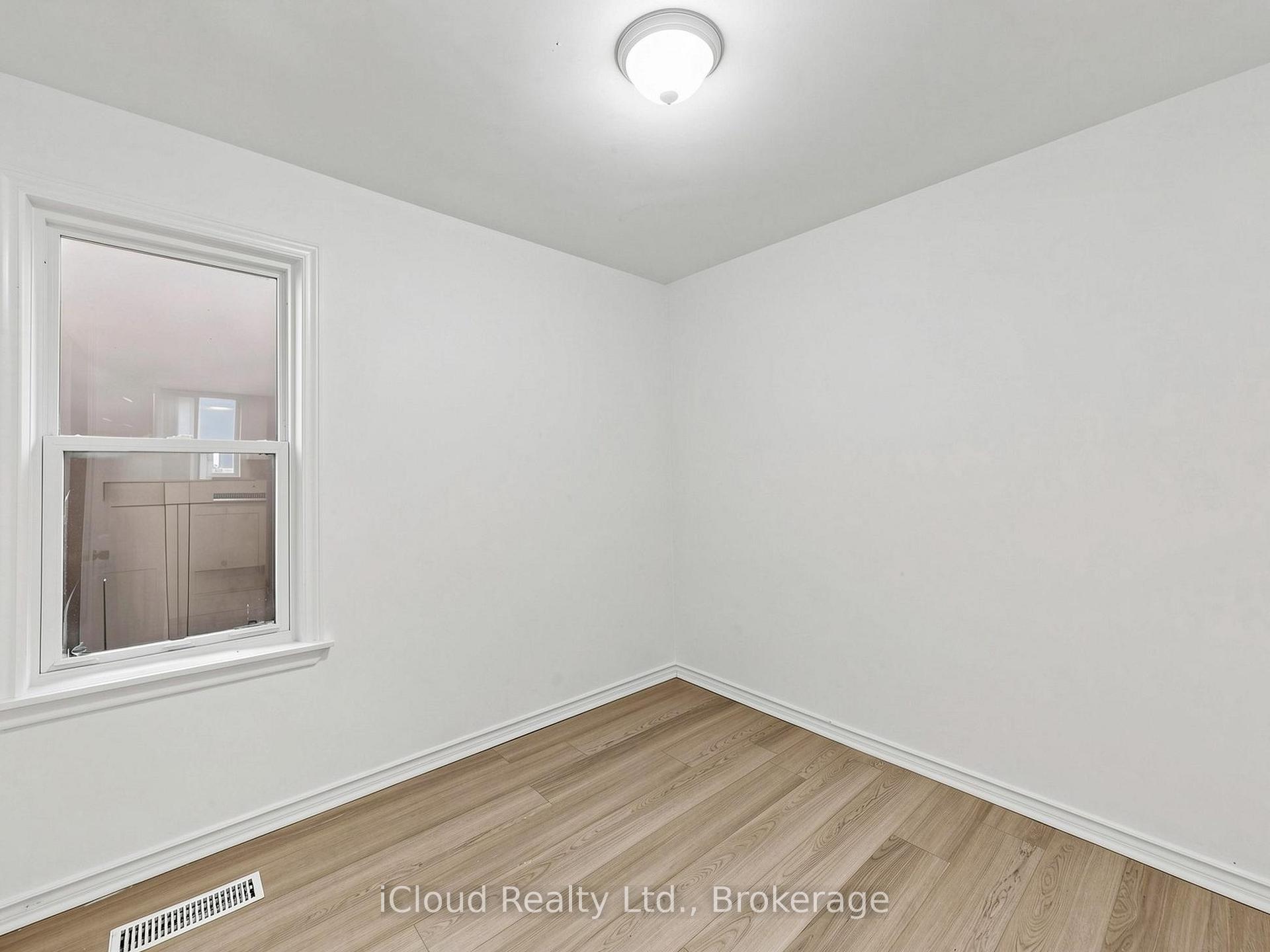Photo 29 of 32 Seventeenth Street, Etobicoke, New Toronto — HOMEH