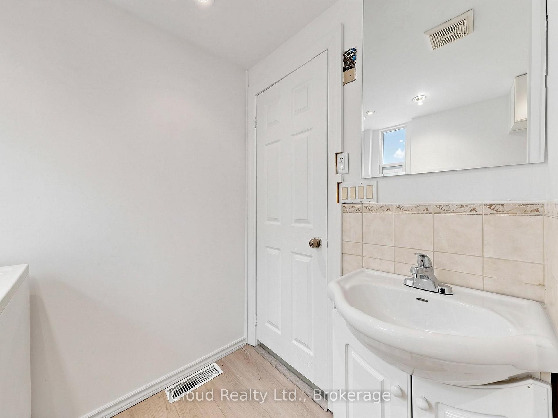 Photo 35 of 32 Seventeenth Street, Etobicoke, New Toronto — HOMEH