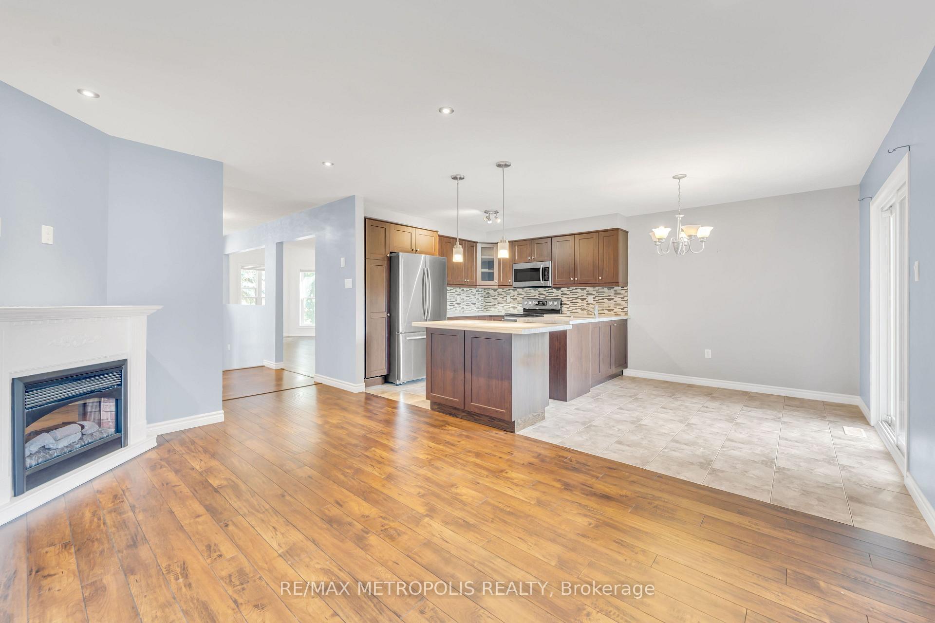 Photo 5 of 24 Acorn Crescent, Wasaga Beach — HOMEH