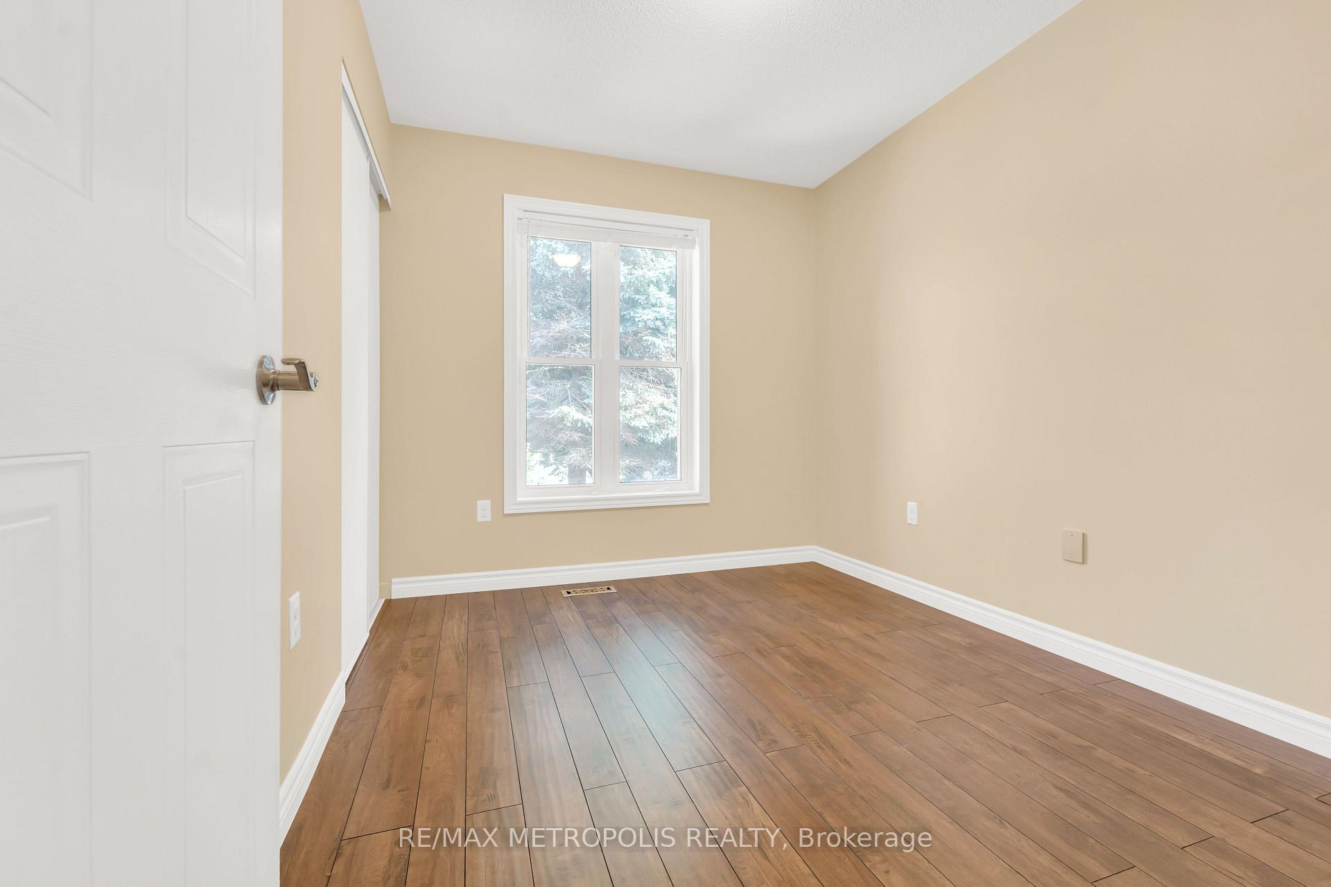 Photo 7 of 24 Acorn Crescent, Wasaga Beach — HOMEH