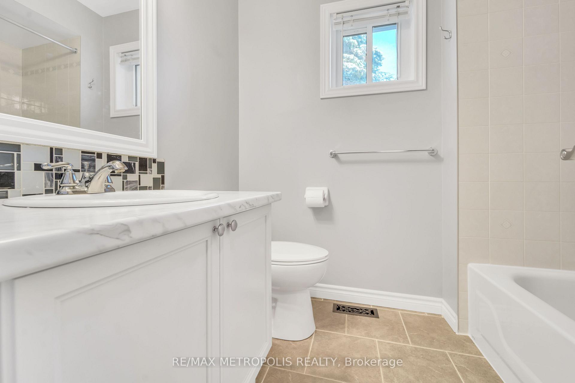 Photo 9 of 24 Acorn Crescent, Wasaga Beach — HOMEH