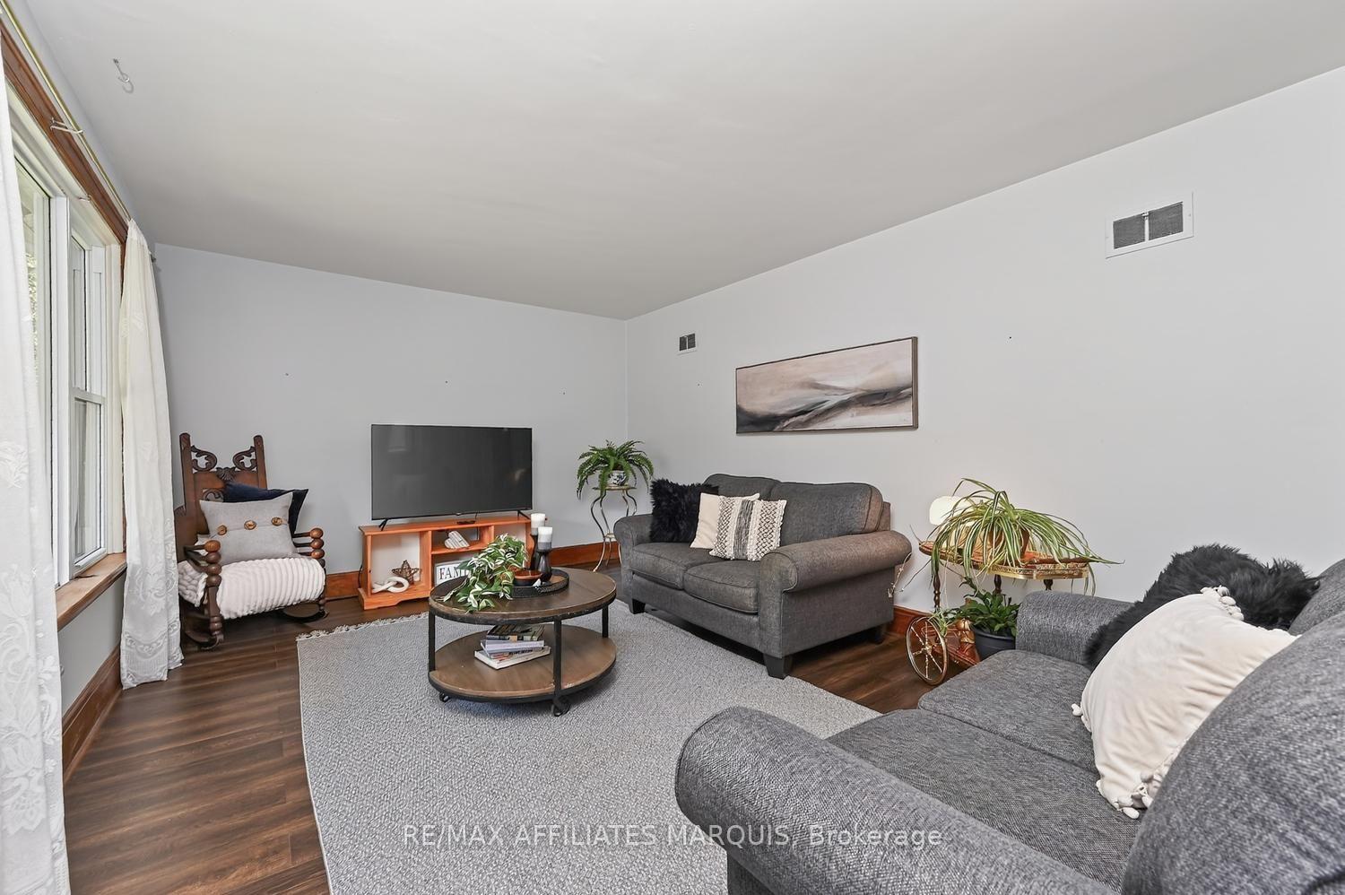 Photo 10 of 37 Ogden Avenue, Smiths Falls, Smiths Falls — HOMEH