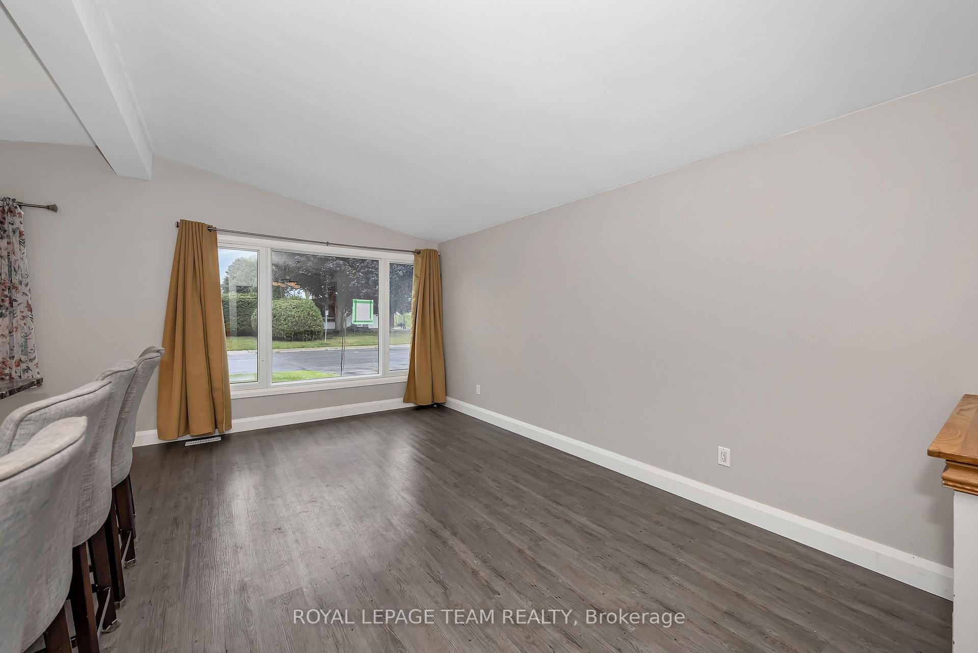 Photo 4 of 1408 Major Road, Ottawa, Bilberry Creek/Queenswood Heights — HOMEH