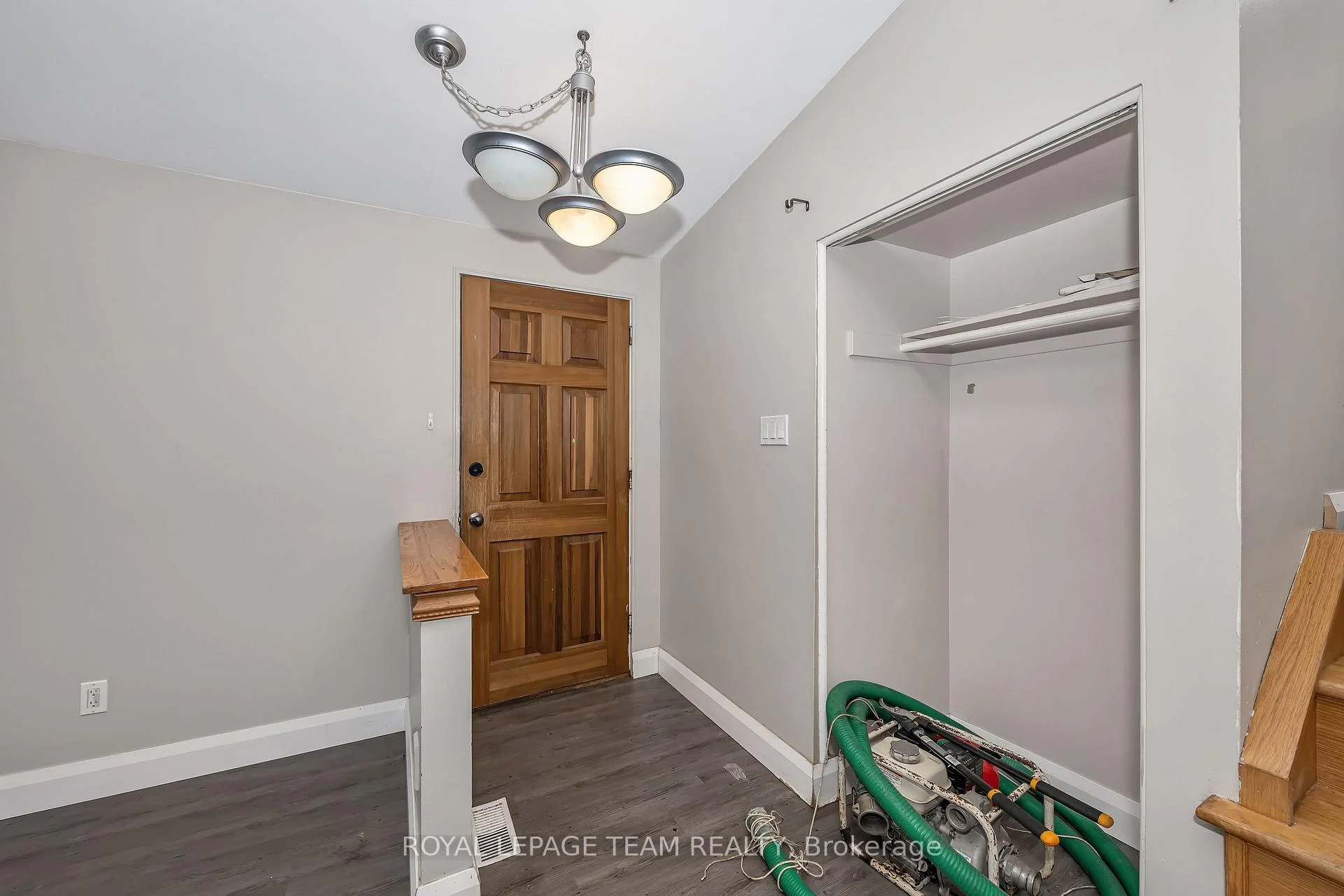 Photo 5 of 1408 Major Road, Ottawa, Bilberry Creek/Queenswood Heights — HOMEH