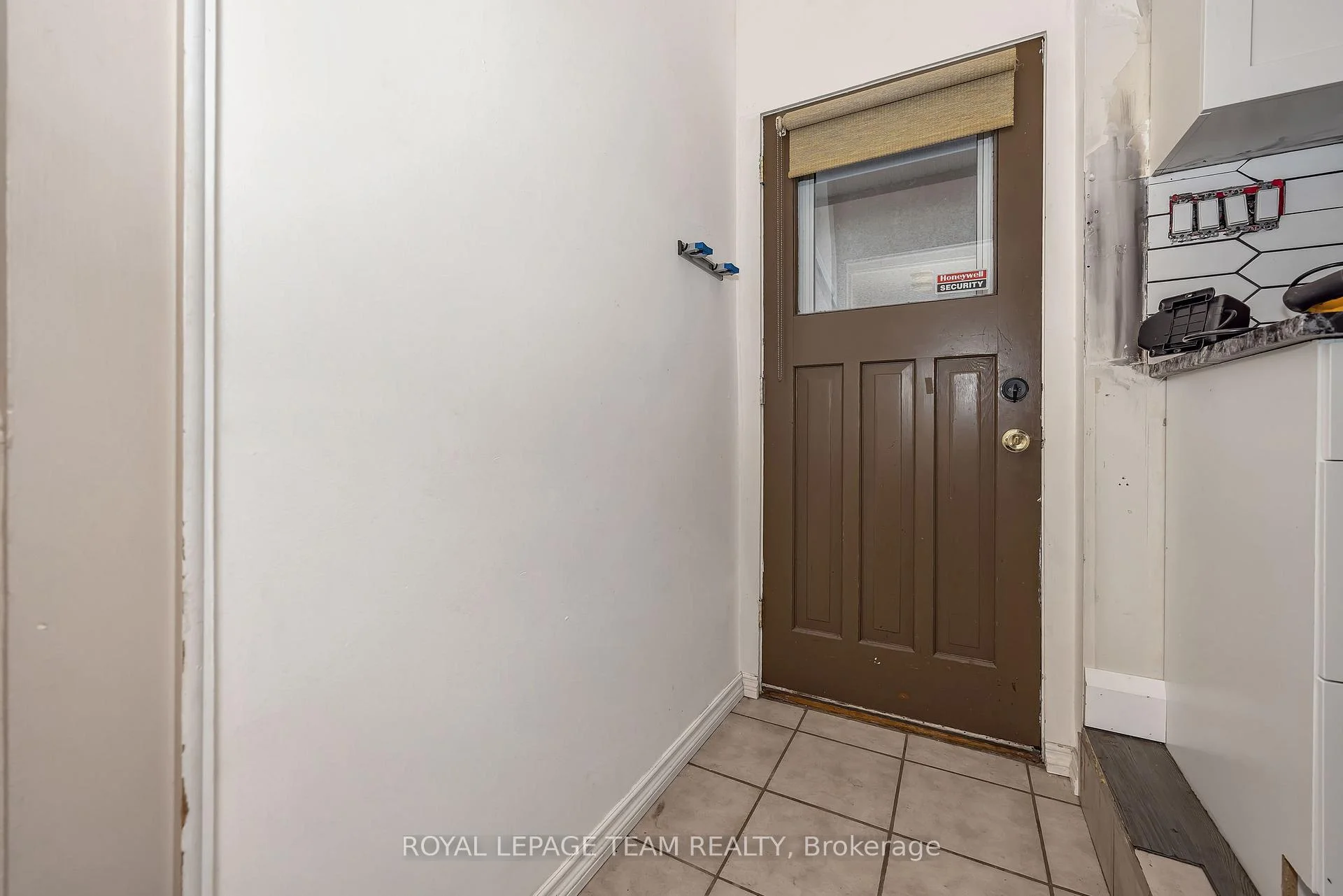 Photo 25 of 1408 Major Road, Ottawa, Bilberry Creek/Queenswood Heights — HOMEH