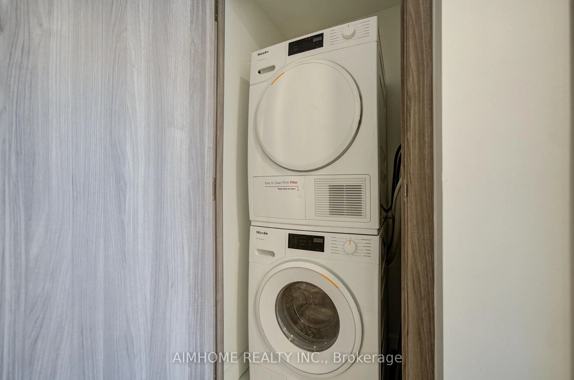 Photo 14 of Unit 1209, 38 Widmer Street, Toronto, Waterfront Communities — HOMEH