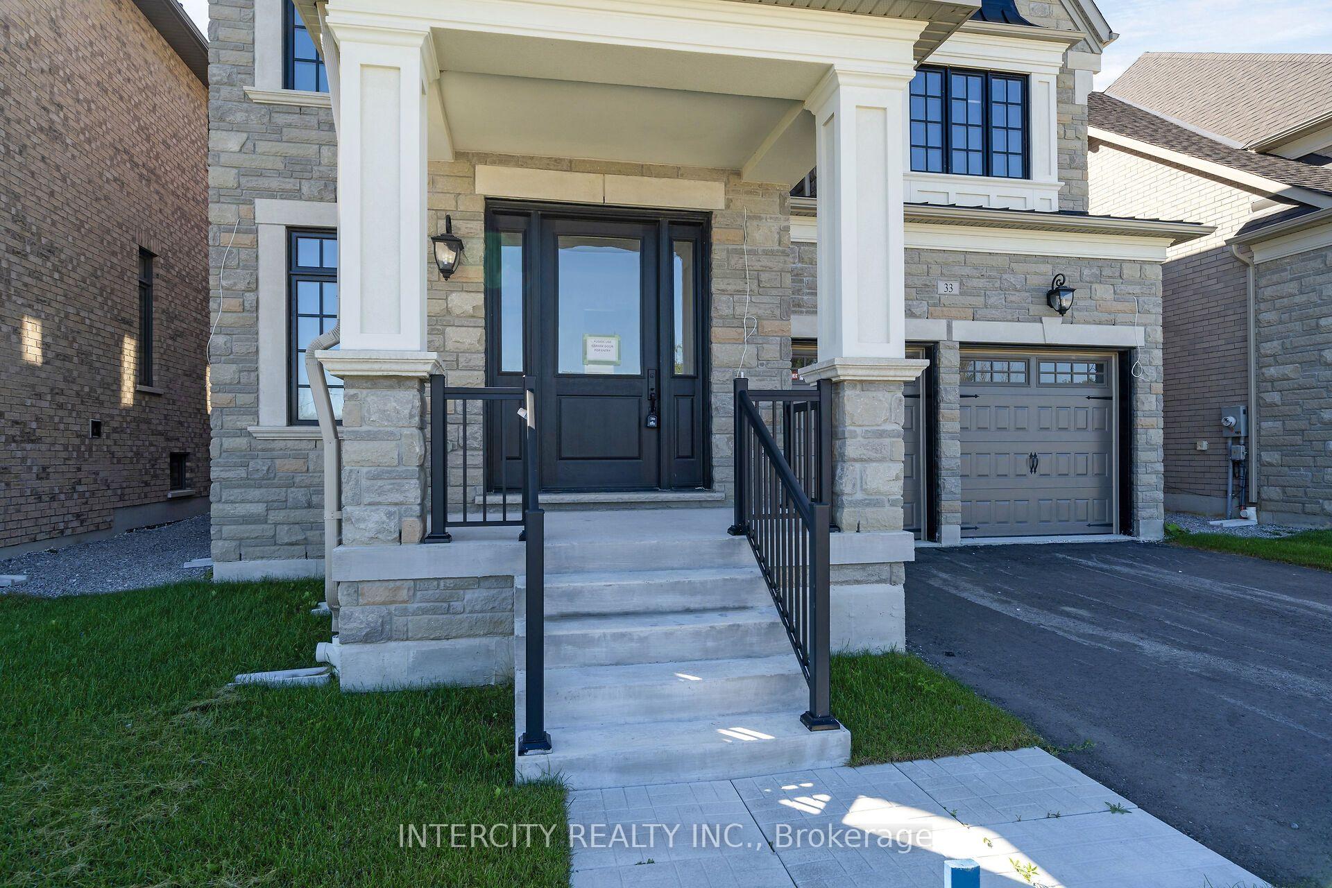 Photo 2 of 33 Gianvito Crescent, King, King City — HOMEH