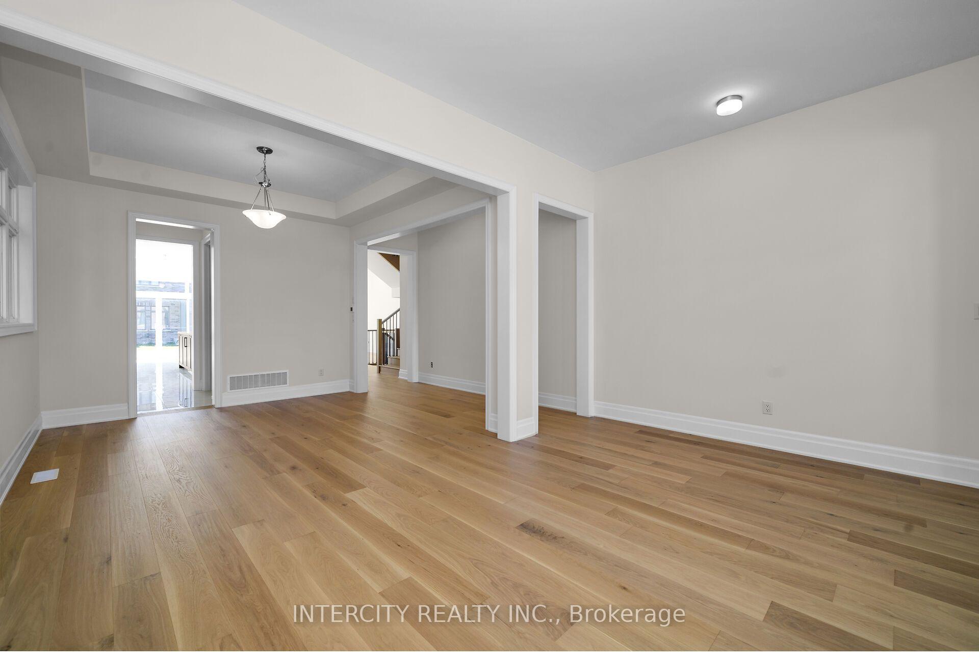 Photo 6 of 33 Gianvito Crescent, King, King City — HOMEH