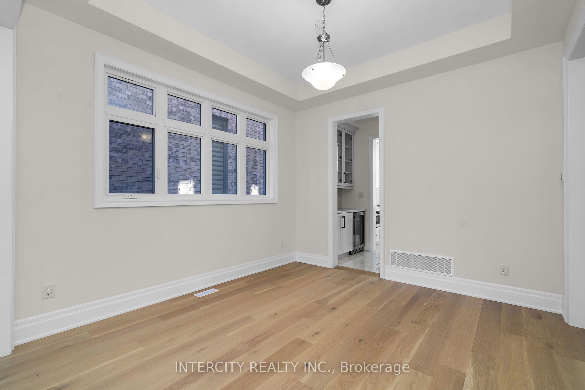 Photo 7 of 33 Gianvito Crescent, King, King City — HOMEH