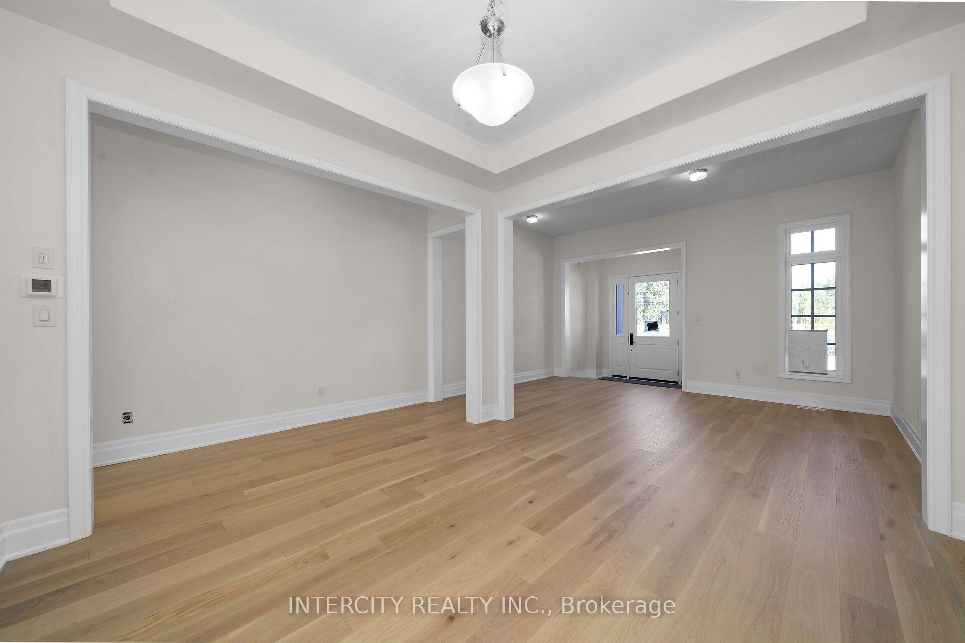 Photo 9 of 33 Gianvito Crescent, King, King City — HOMEH