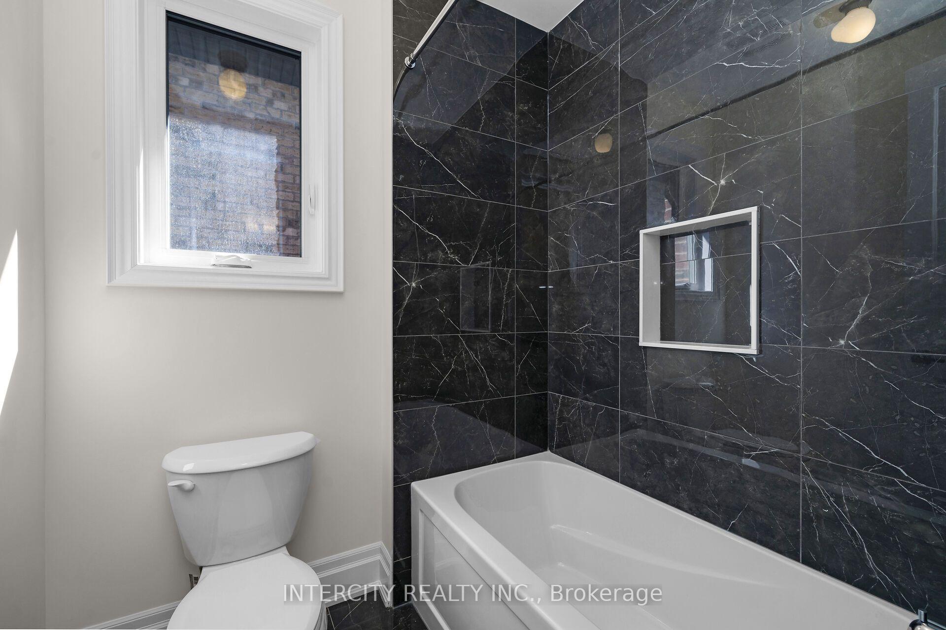 Photo 45 of 33 Gianvito Crescent, King, King City — HOMEH