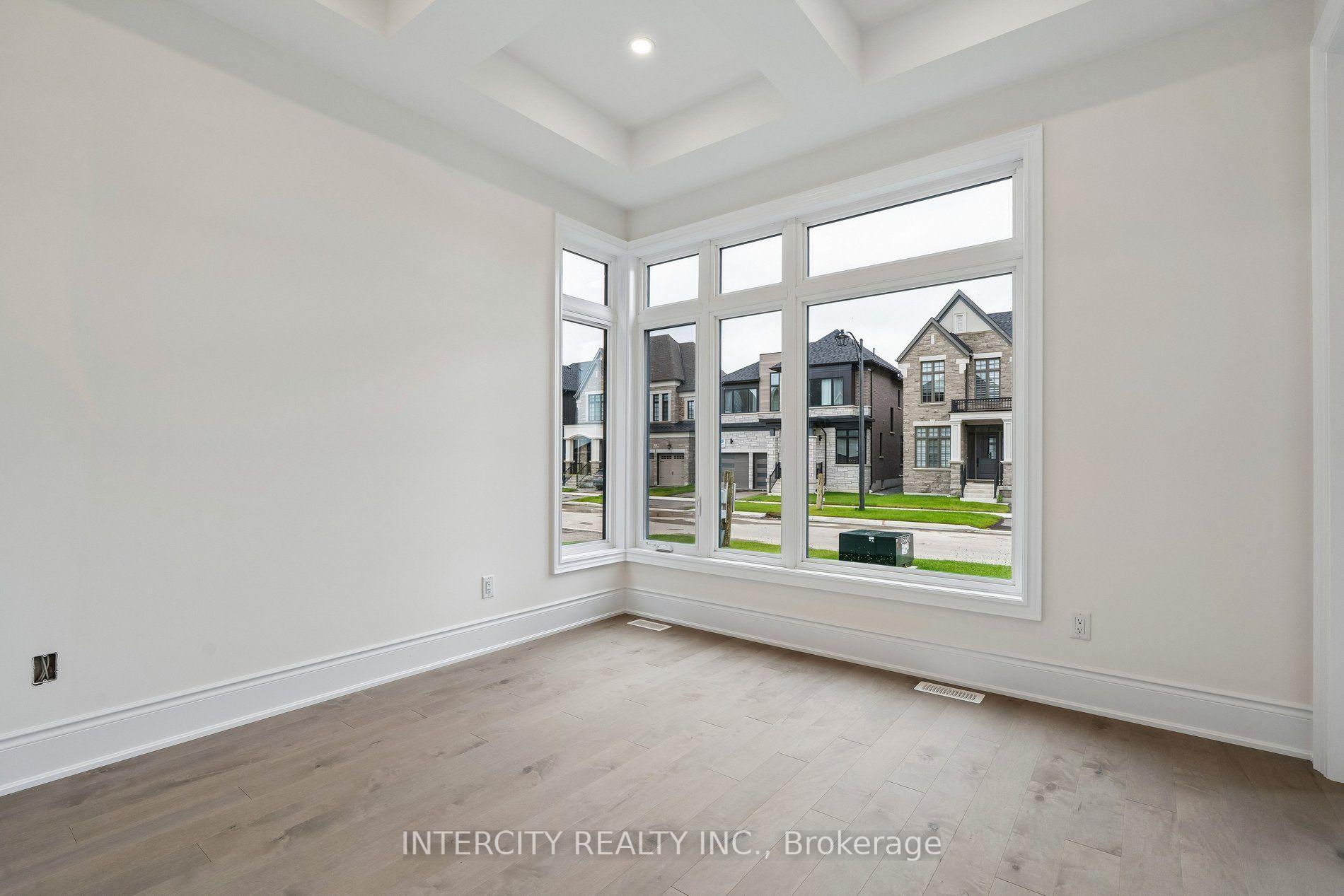 Photo 5 of 17 Garriock Hall Avenue, King, King City — HOMEH