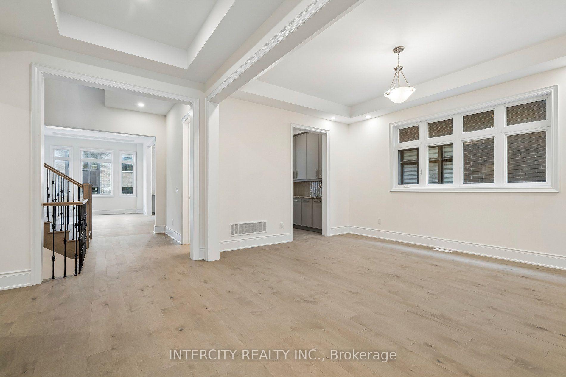 Photo 7 of 17 Garriock Hall Avenue, King, King City — HOMEH