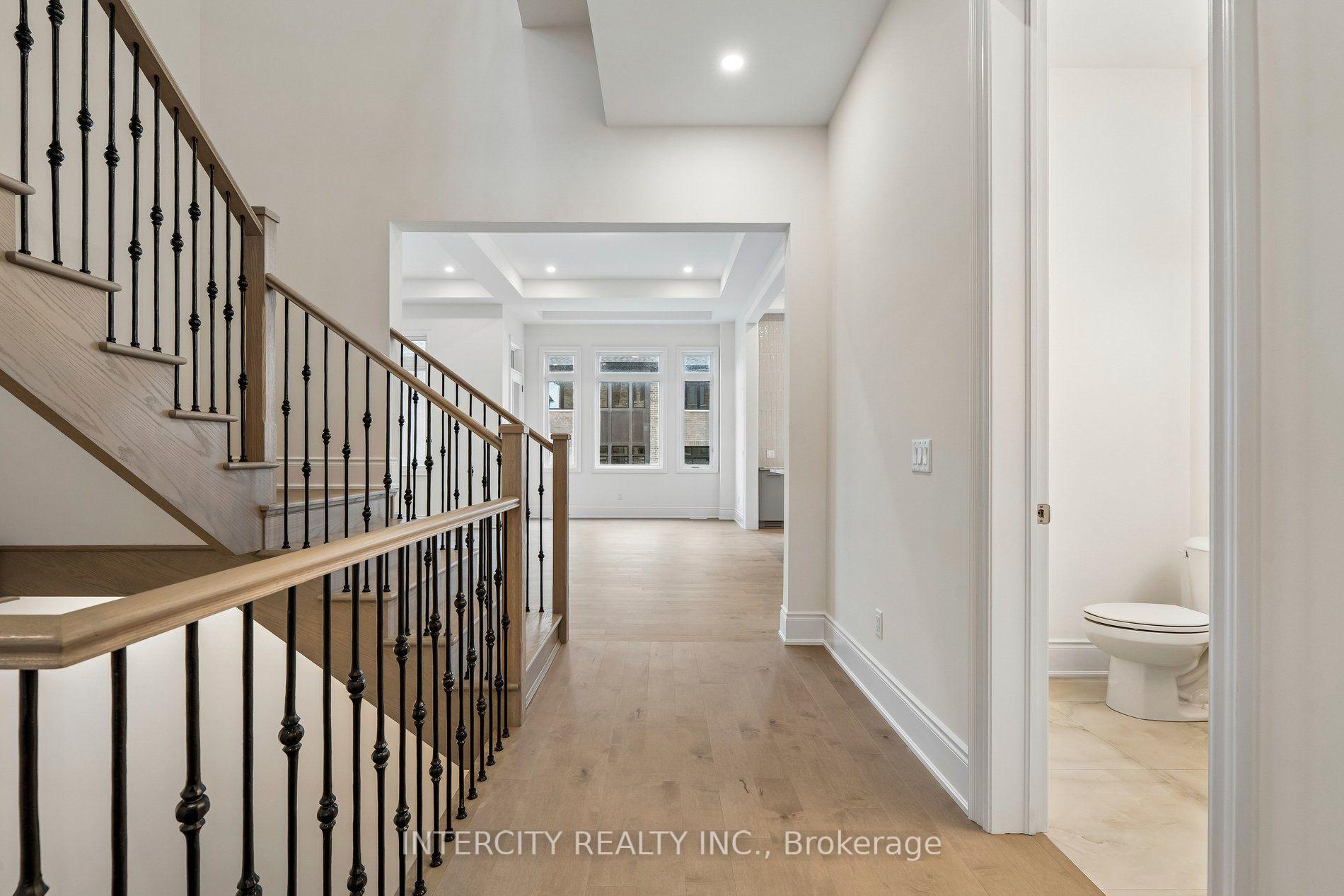 Photo 9 of 17 Garriock Hall Avenue, King, King City — HOMEH