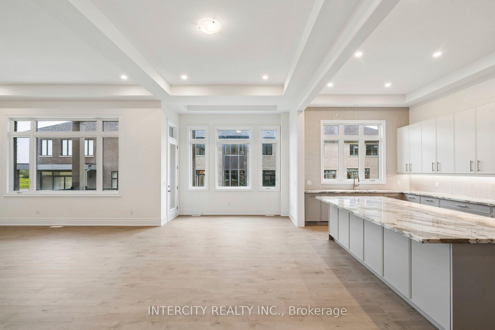 Photo 10 of 17 Garriock Hall Avenue, King, King City — HOMEH