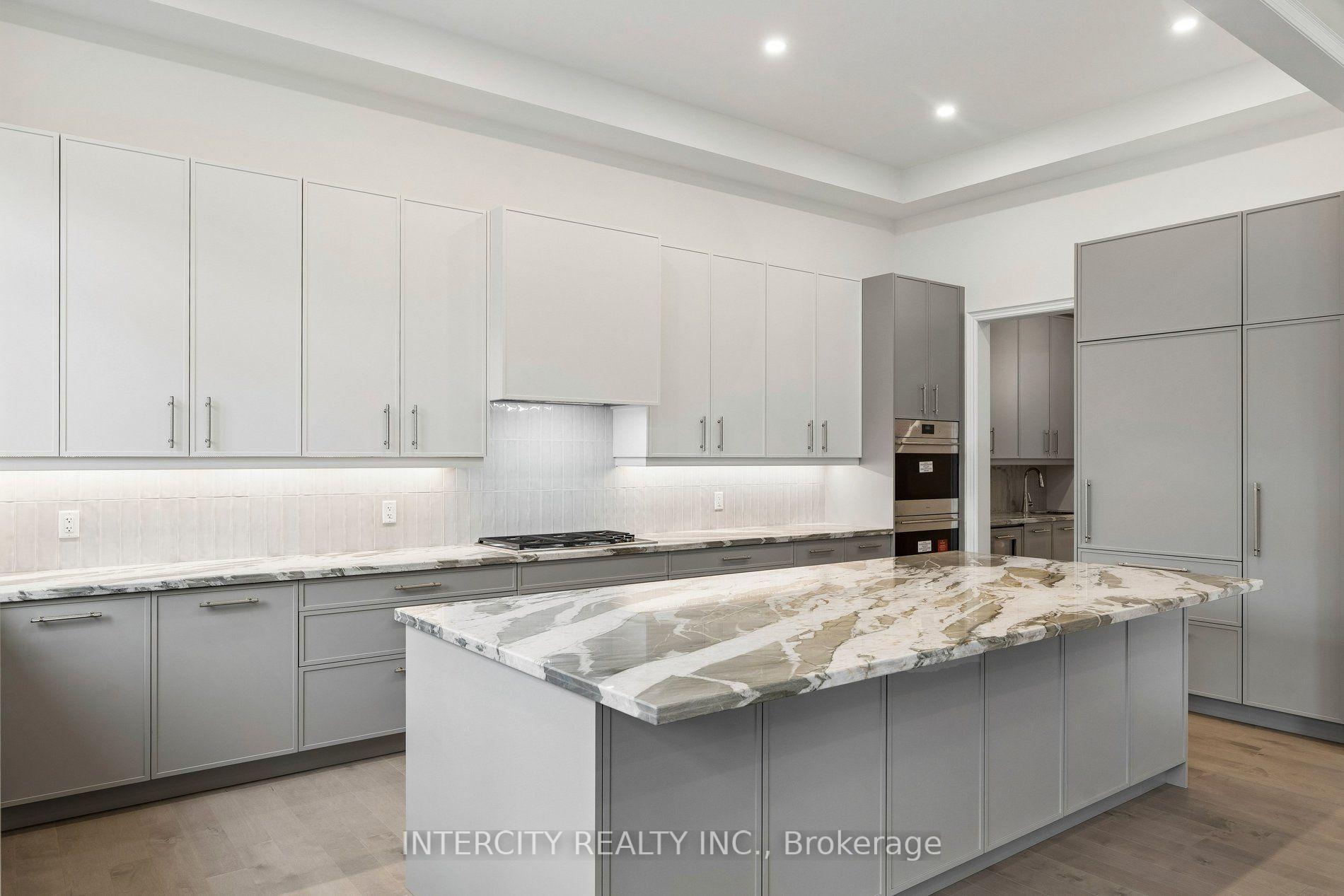 Photo 14 of 17 Garriock Hall Avenue, King, King City — HOMEH