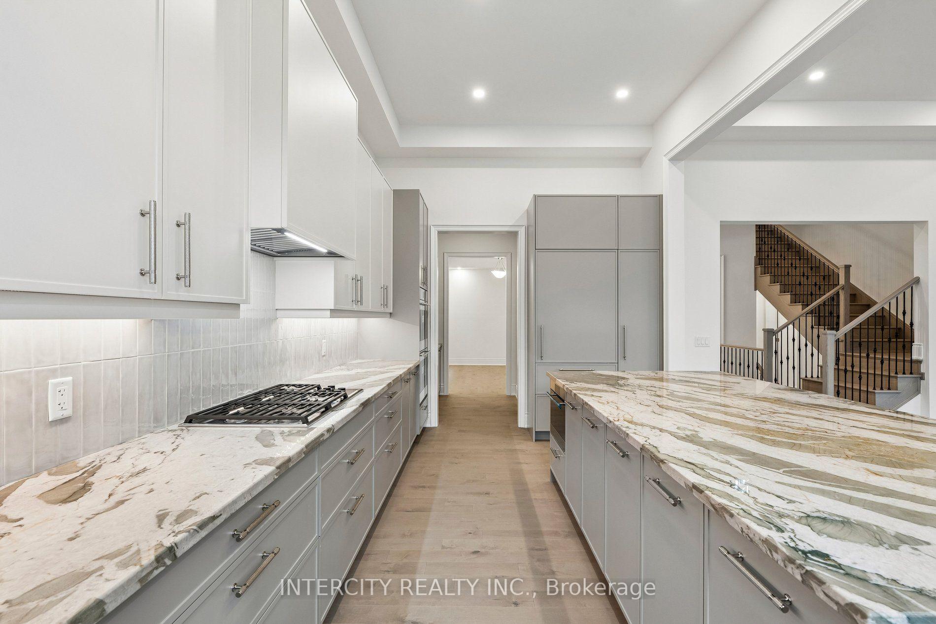 Photo 15 of 17 Garriock Hall Avenue, King, King City — HOMEH