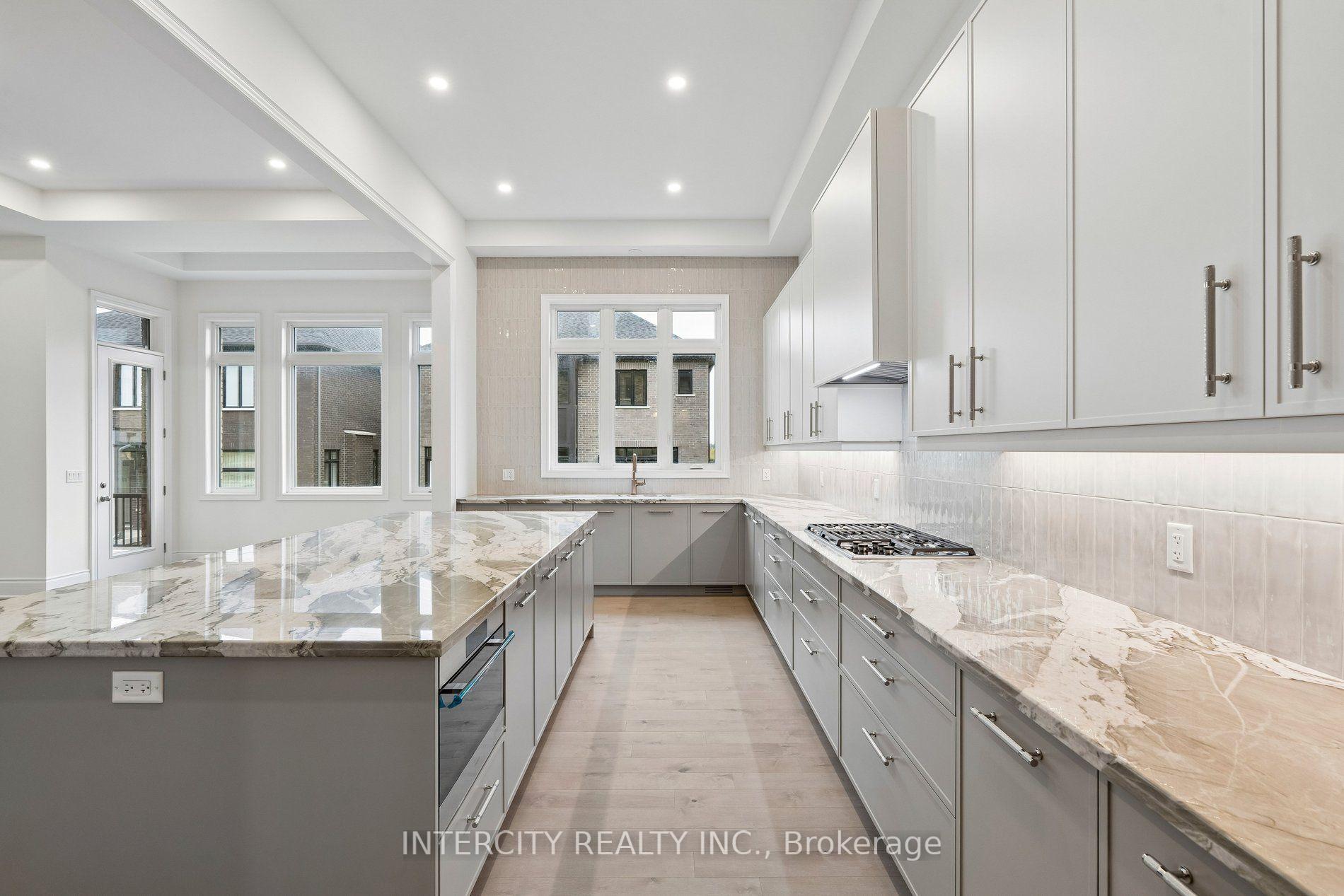 Photo 16 of 17 Garriock Hall Avenue, King, King City — HOMEH
