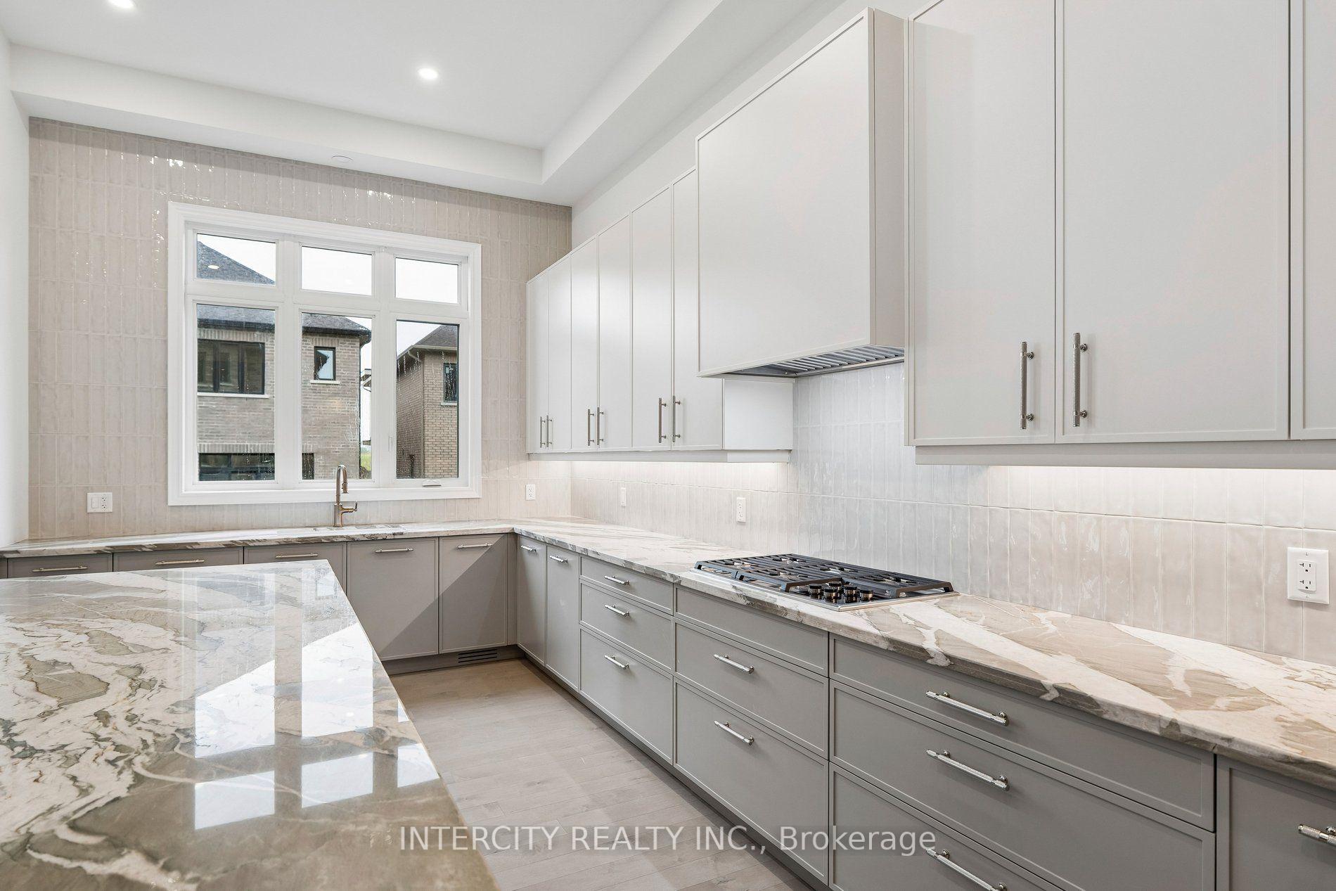 Photo 18 of 17 Garriock Hall Avenue, King, King City — HOMEH