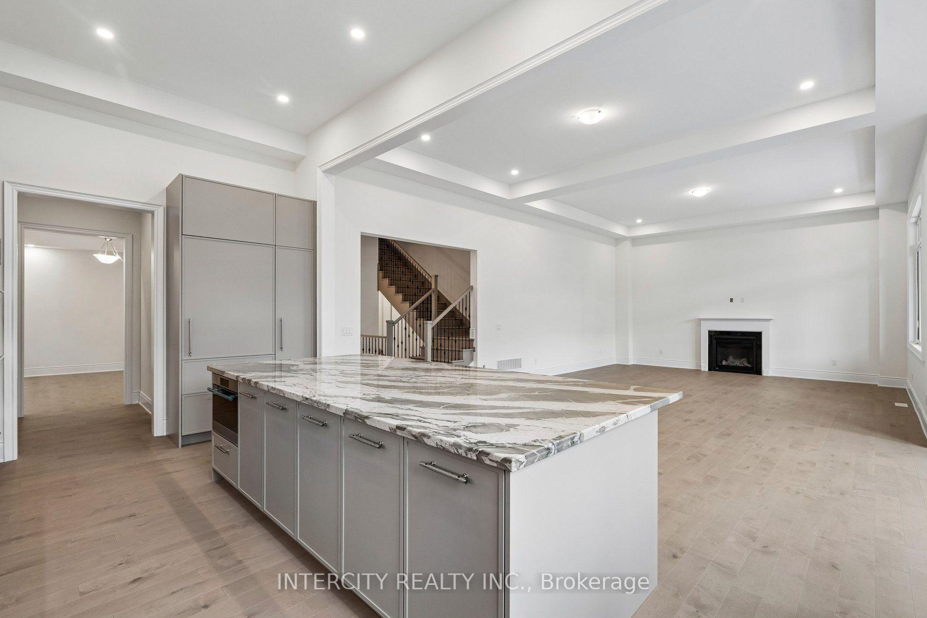 Photo 19 of 17 Garriock Hall Avenue, King, King City — HOMEH