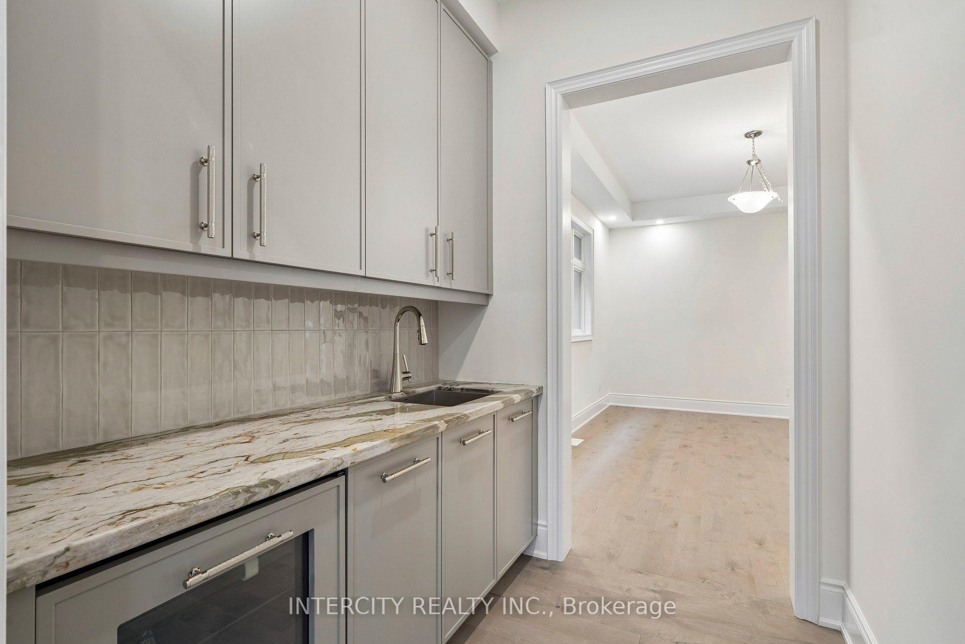 Photo 21 of 17 Garriock Hall Avenue, King, King City — HOMEH