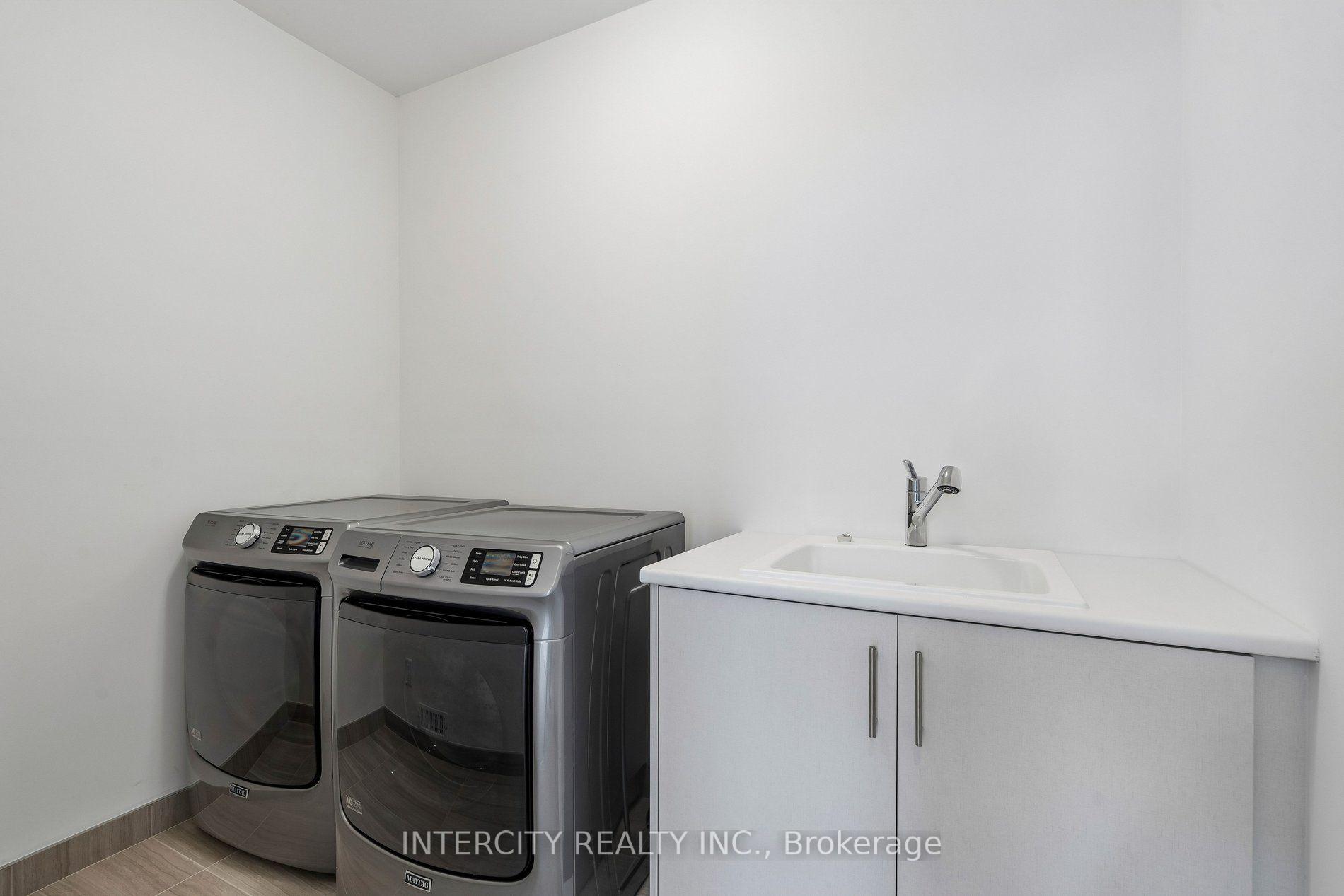 Photo 23 of 17 Garriock Hall Avenue, King, King City — HOMEH