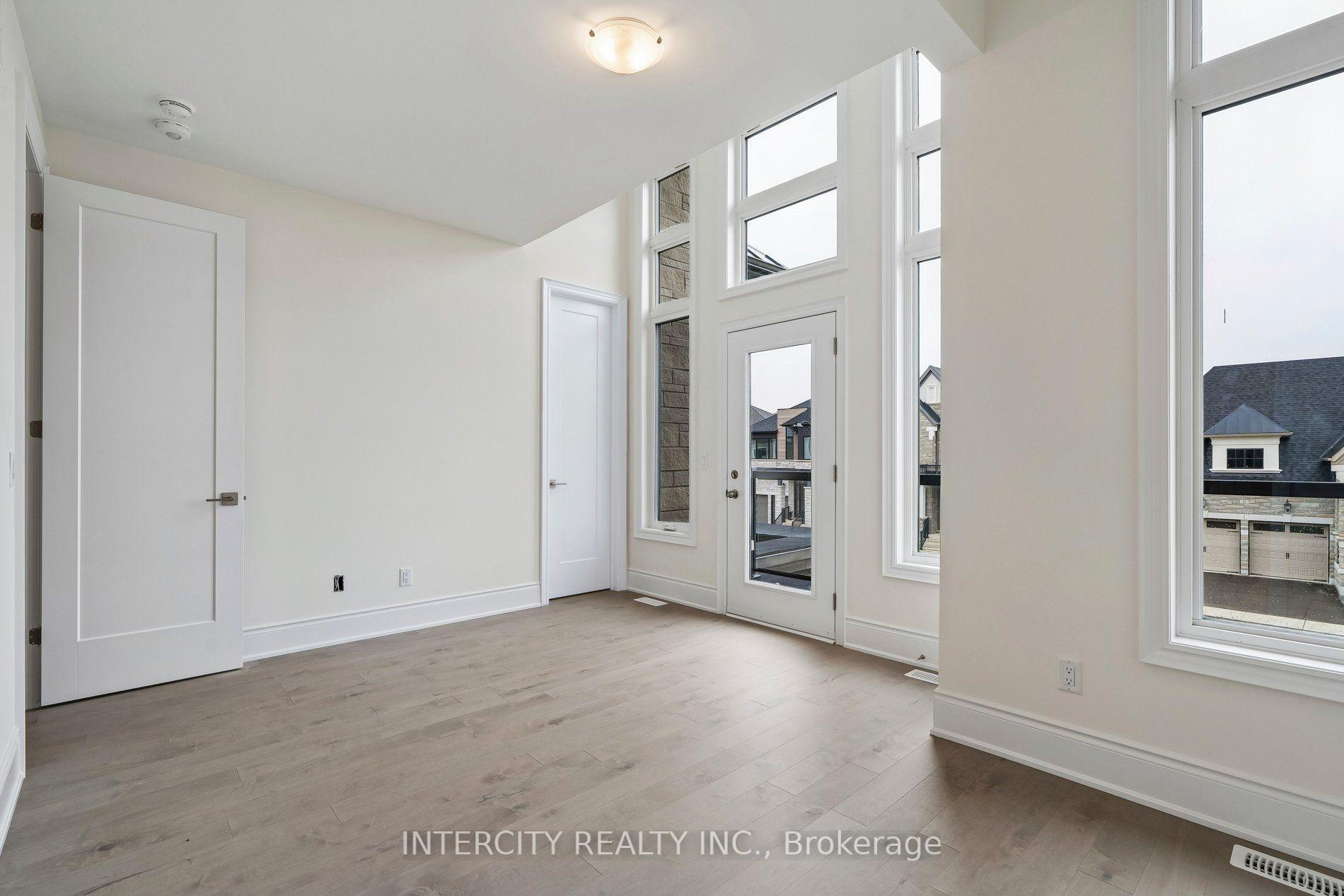 Photo 24 of 17 Garriock Hall Avenue, King, King City — HOMEH