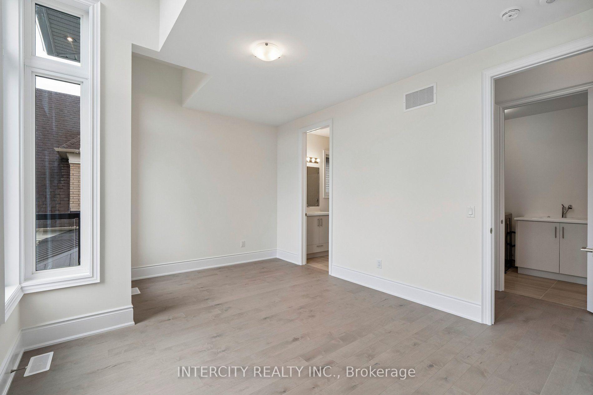 Photo 25 of 17 Garriock Hall Avenue, King, King City — HOMEH