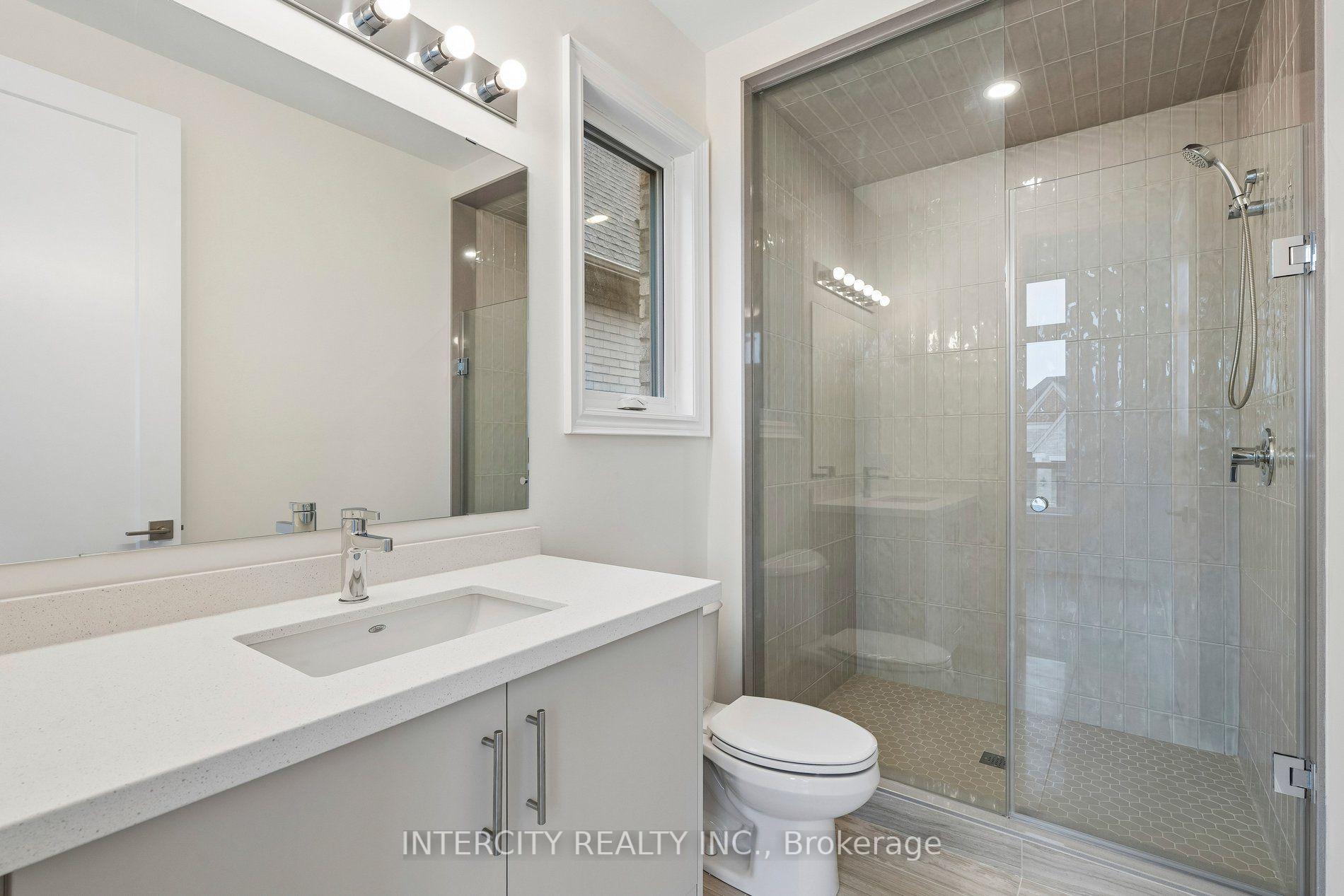 Photo 26 of 17 Garriock Hall Avenue, King, King City — HOMEH