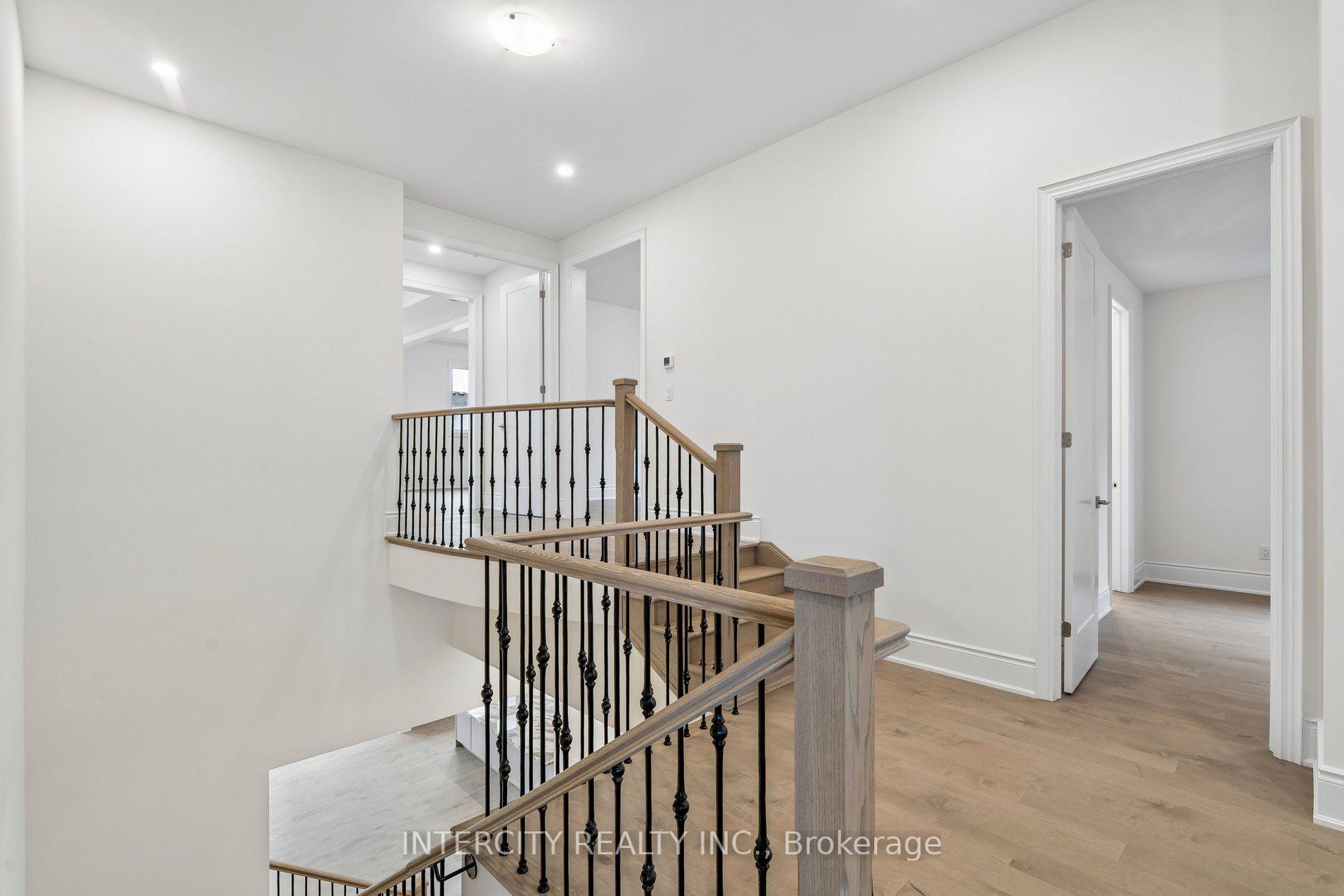 Photo 28 of 17 Garriock Hall Avenue, King, King City — HOMEH