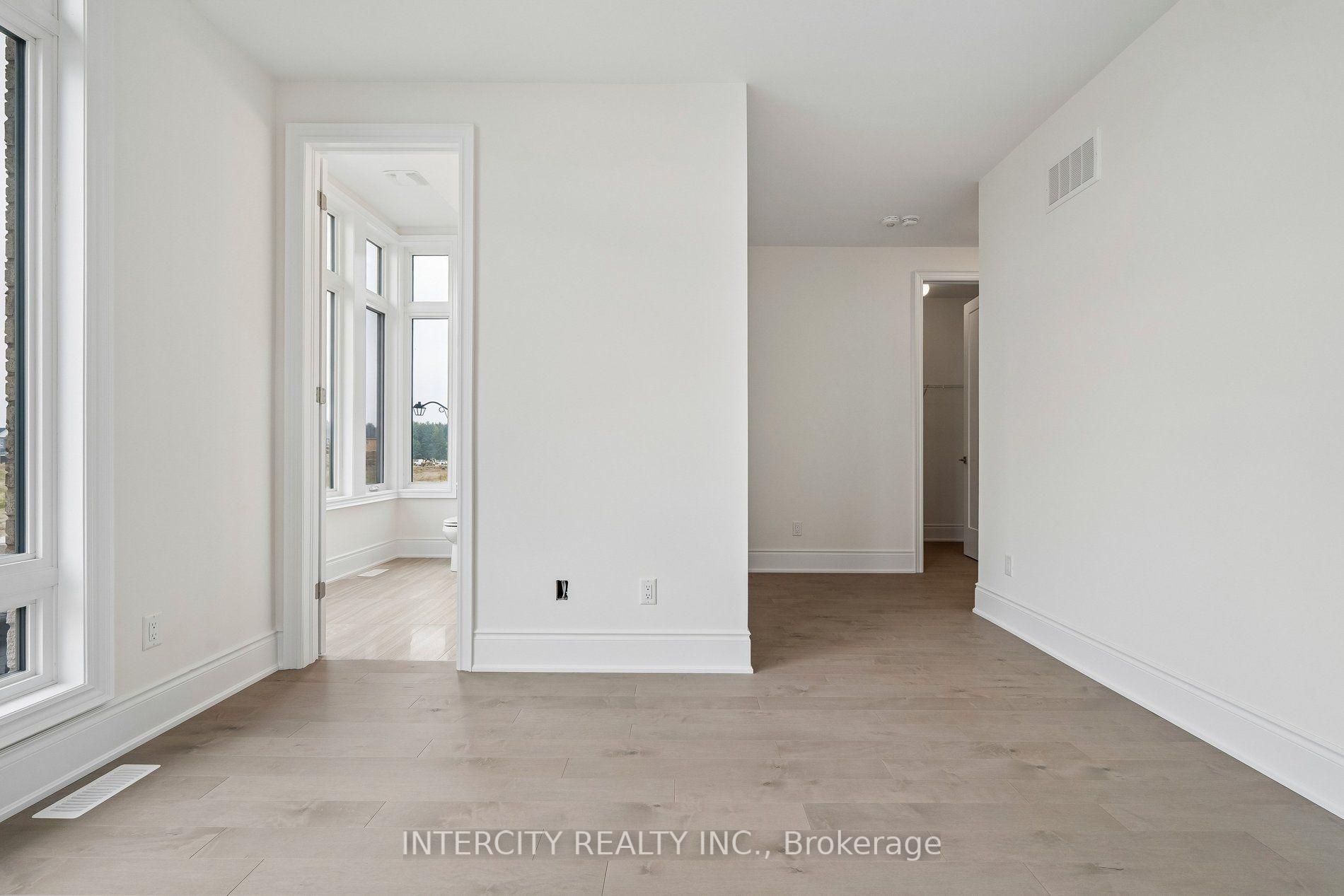 Photo 29 of 17 Garriock Hall Avenue, King, King City — HOMEH