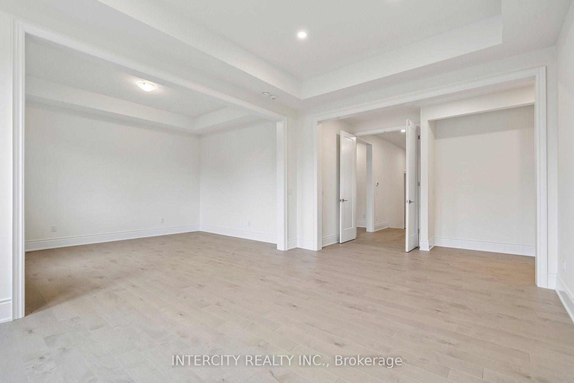 Photo 32 of 17 Garriock Hall Avenue, King, King City — HOMEH