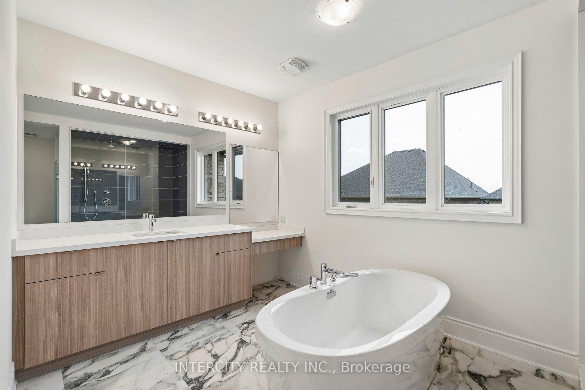 Photo 37 of 17 Garriock Hall Avenue, King, King City — HOMEH